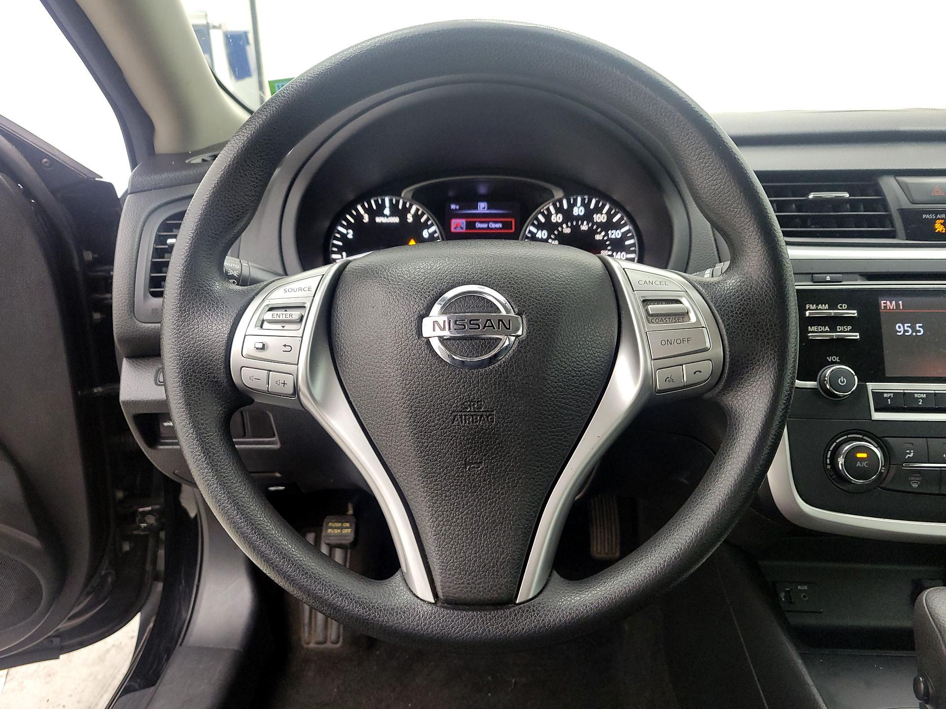 Thumbnail: 2016 Nissan Altima - 10