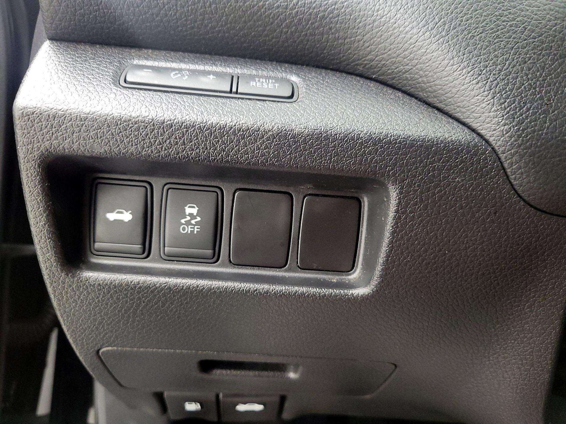 Thumbnail: 2016 Nissan Altima - 13