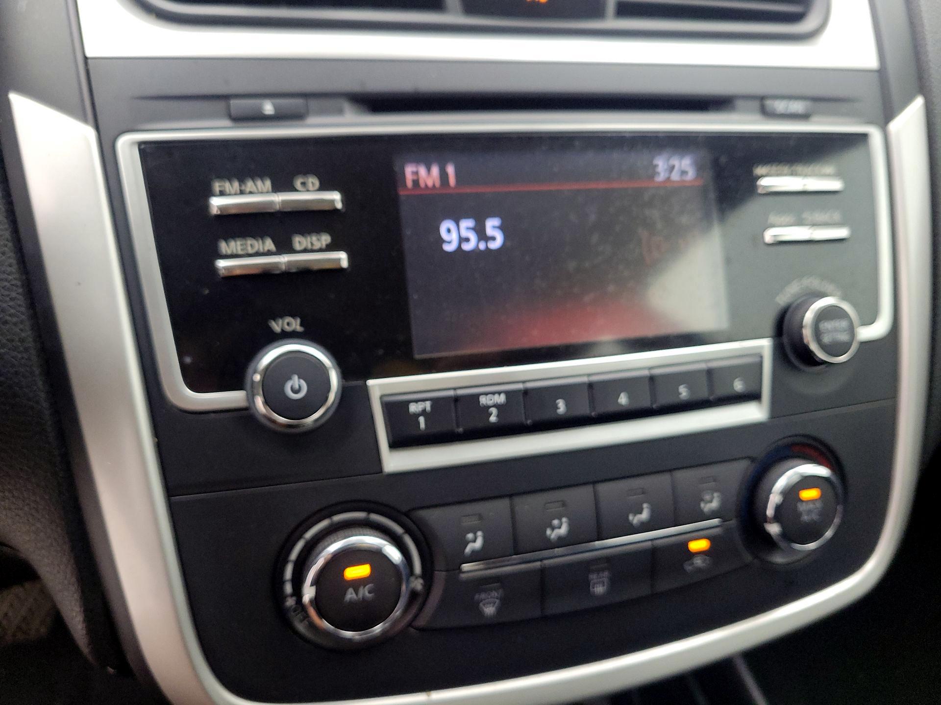 Thumbnail: 2016 Nissan Altima - 15