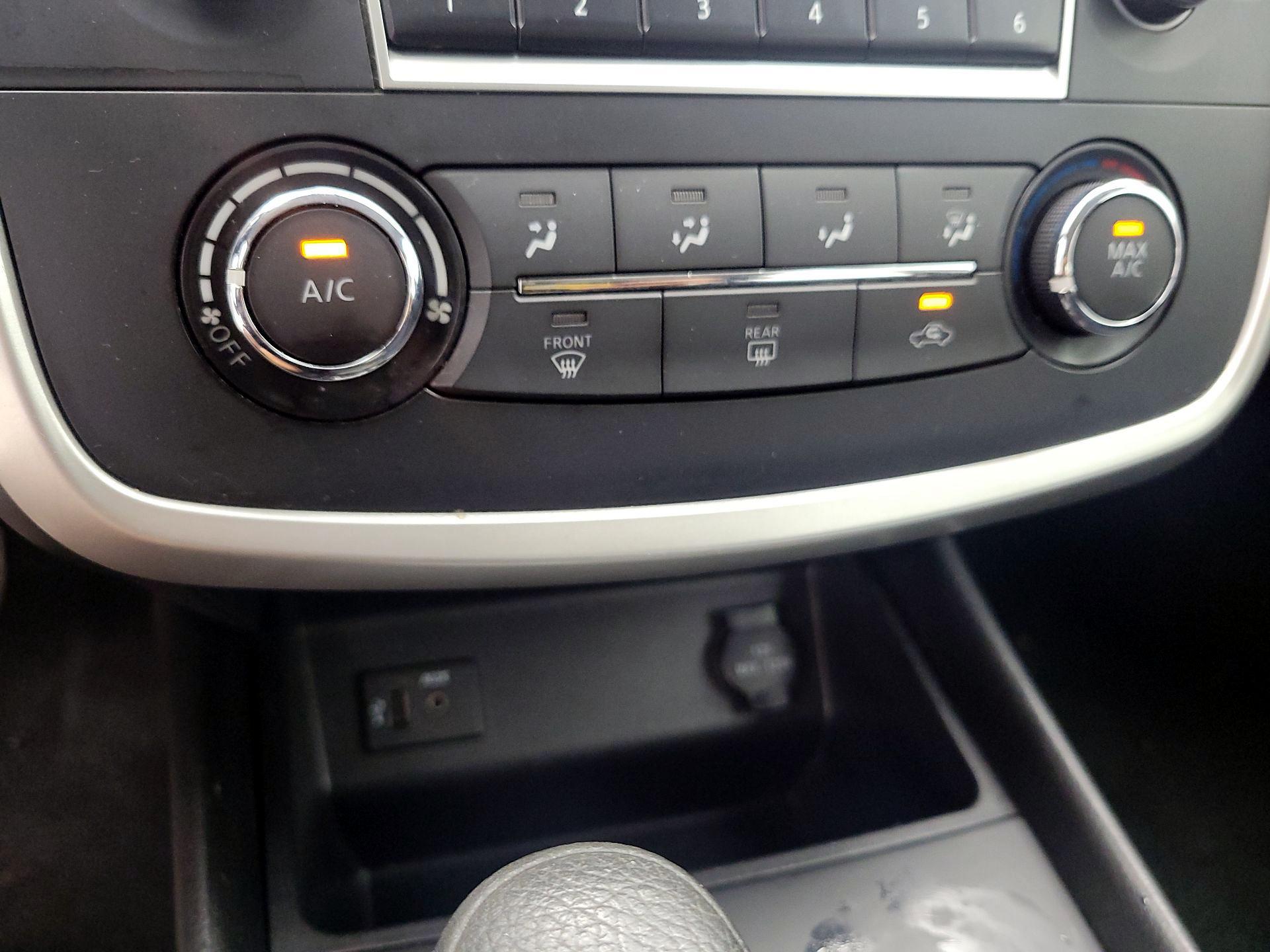 Thumbnail: 2016 Nissan Altima - 16