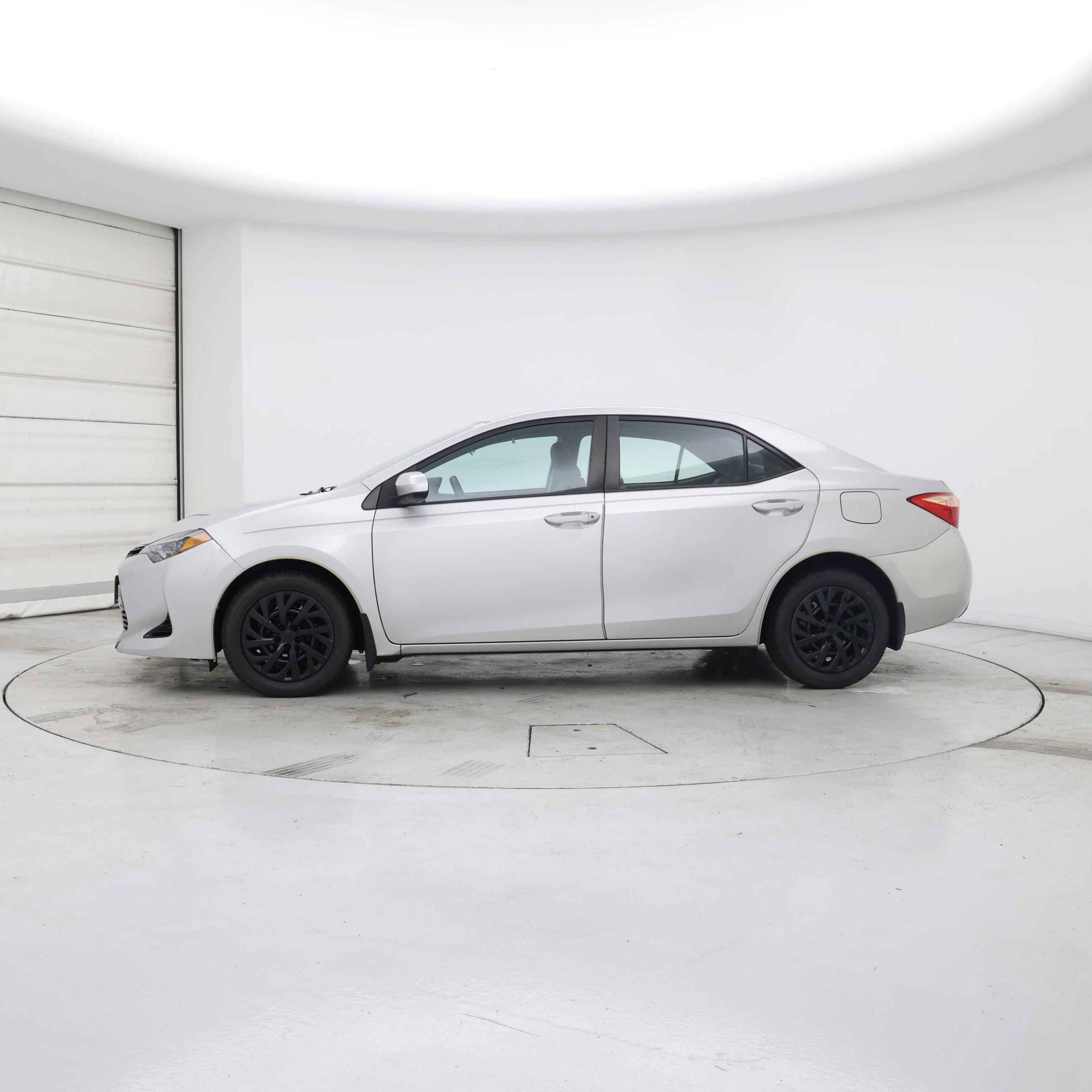 Thumbnail: 2018 Toyota Corolla - 3