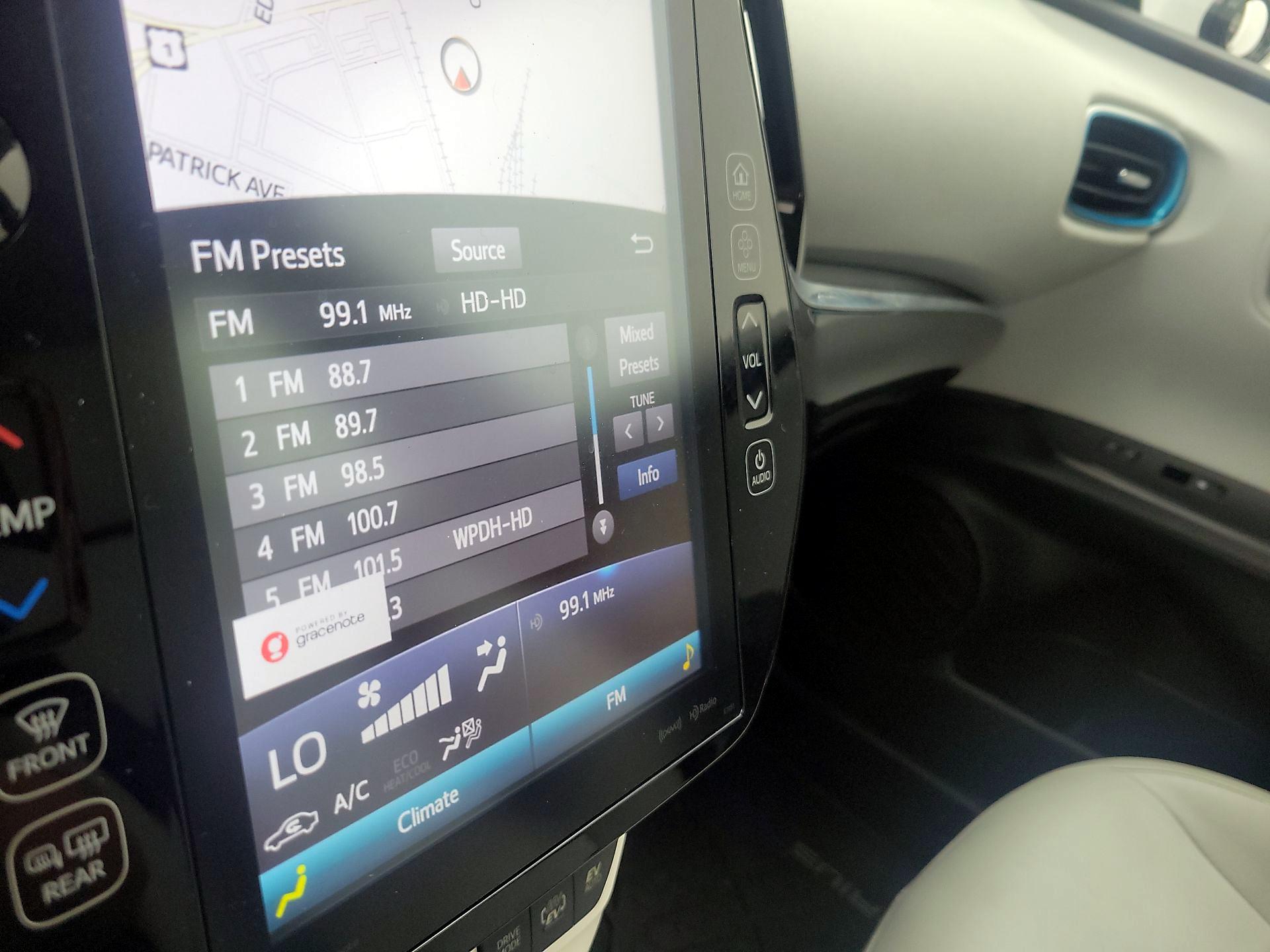 Thumbnail: 2018 Toyota Prius Prime - 15