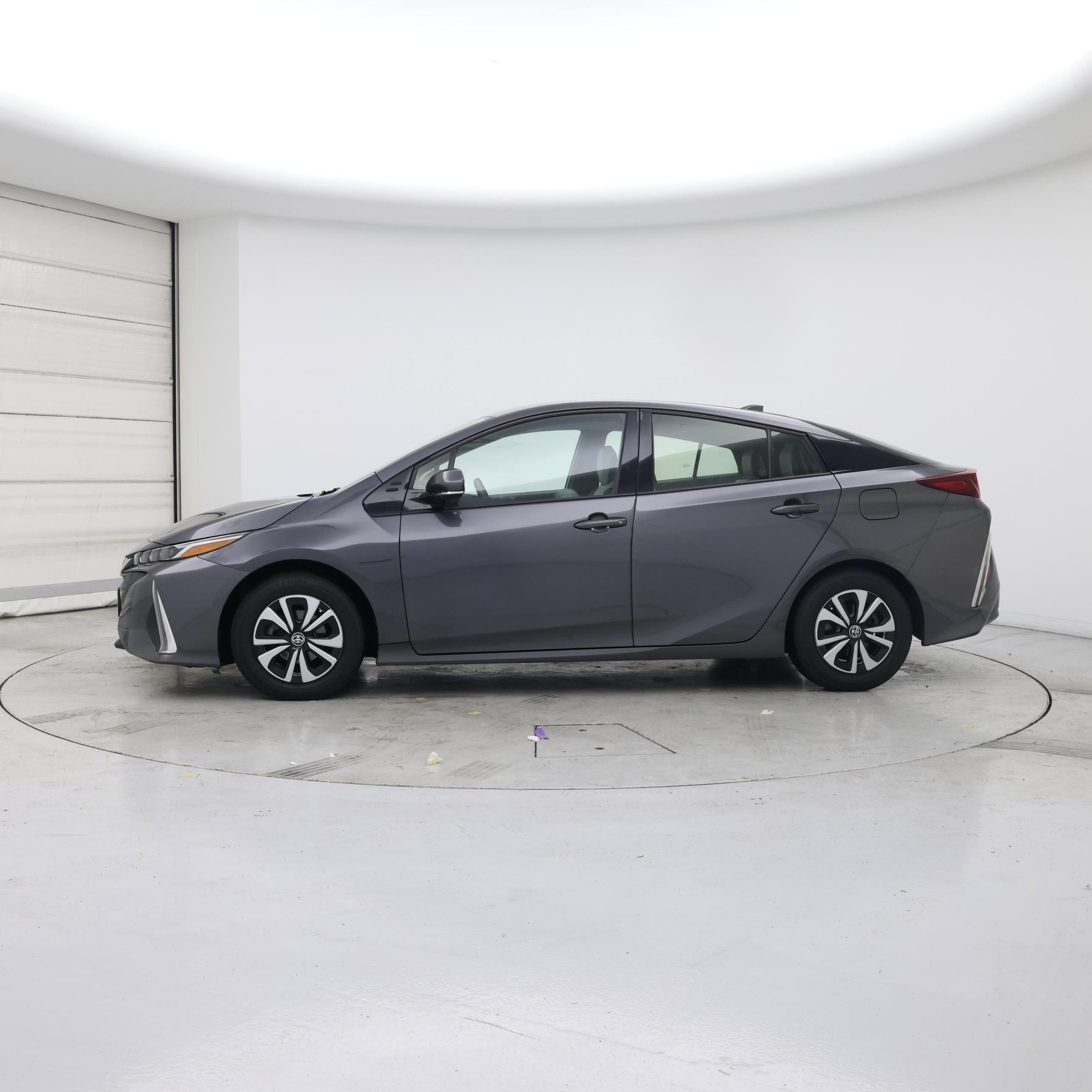 Thumbnail: 2018 Toyota Prius Prime - 3