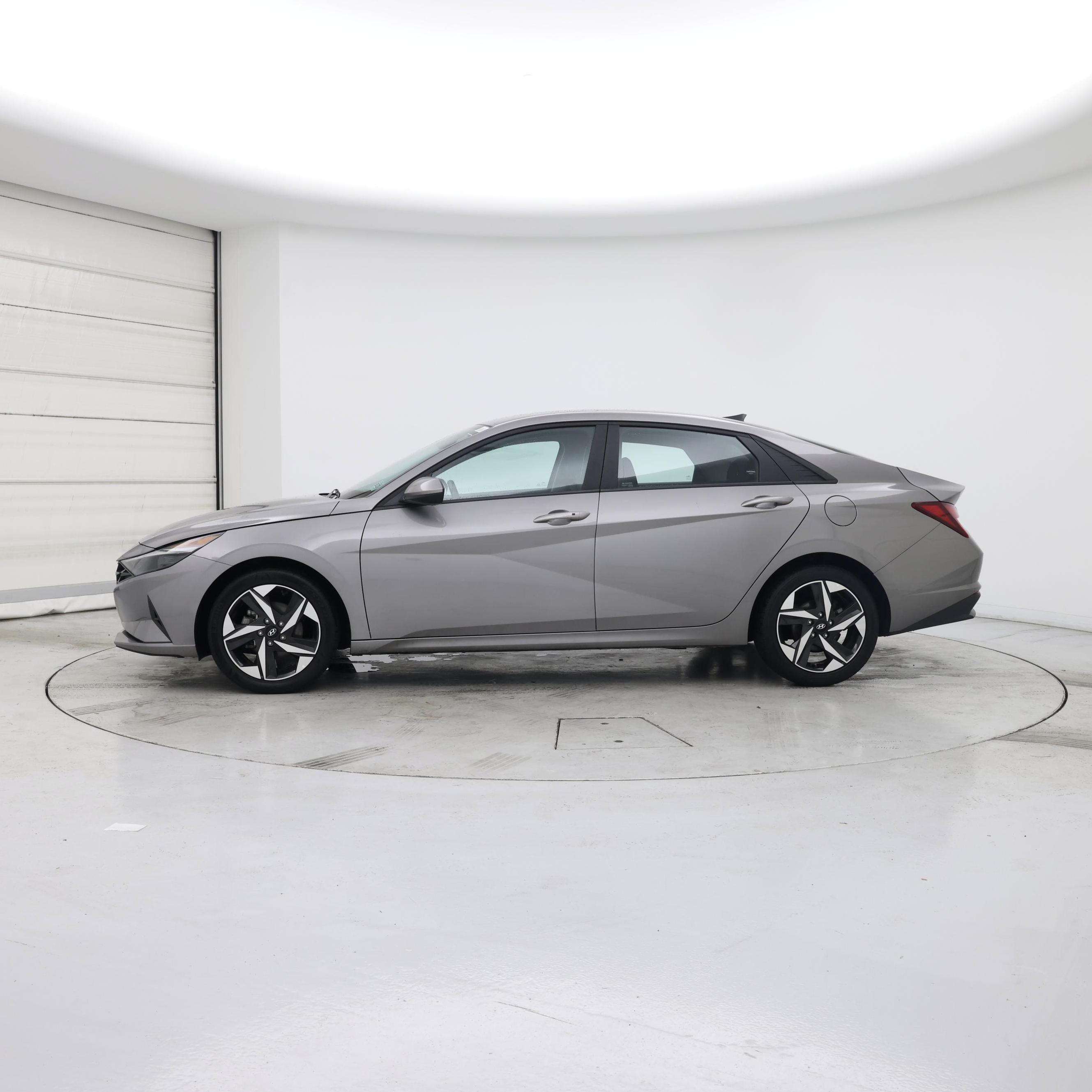 Thumbnail: 2023 Hyundai Elantra - 3