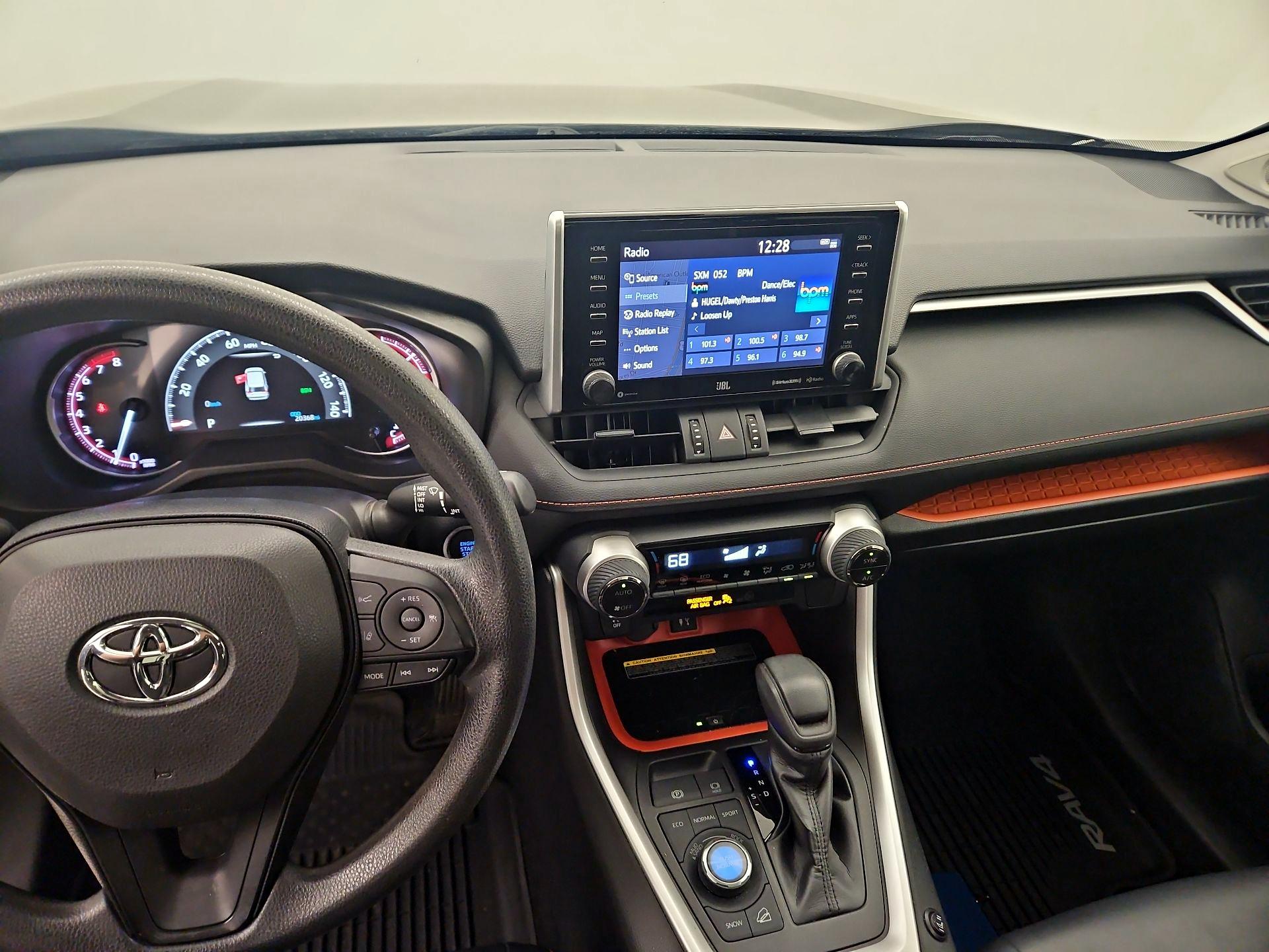 Thumbnail: 2019 Toyota RAV4 - 9