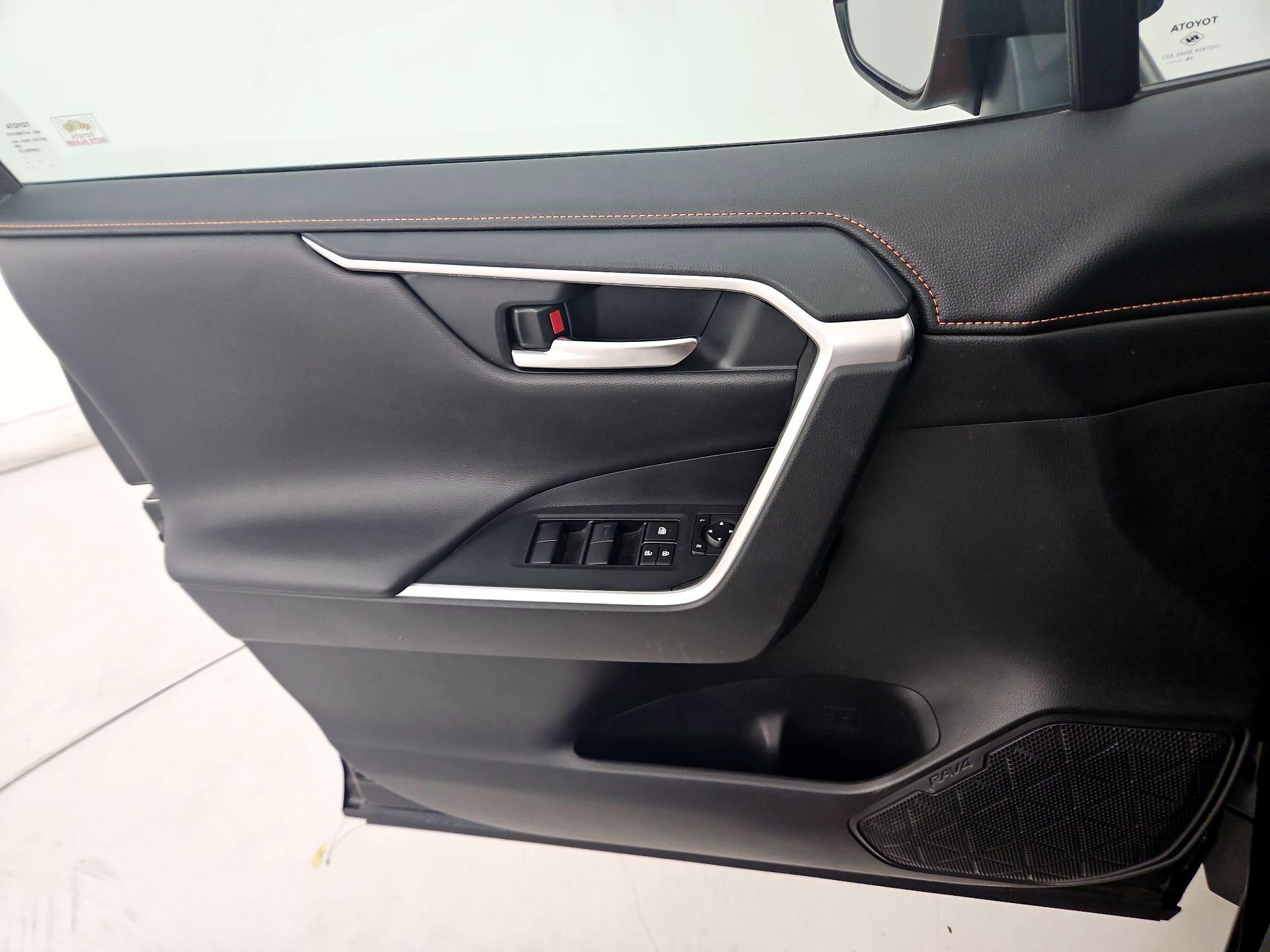 Thumbnail: 2019 Toyota RAV4 - 12