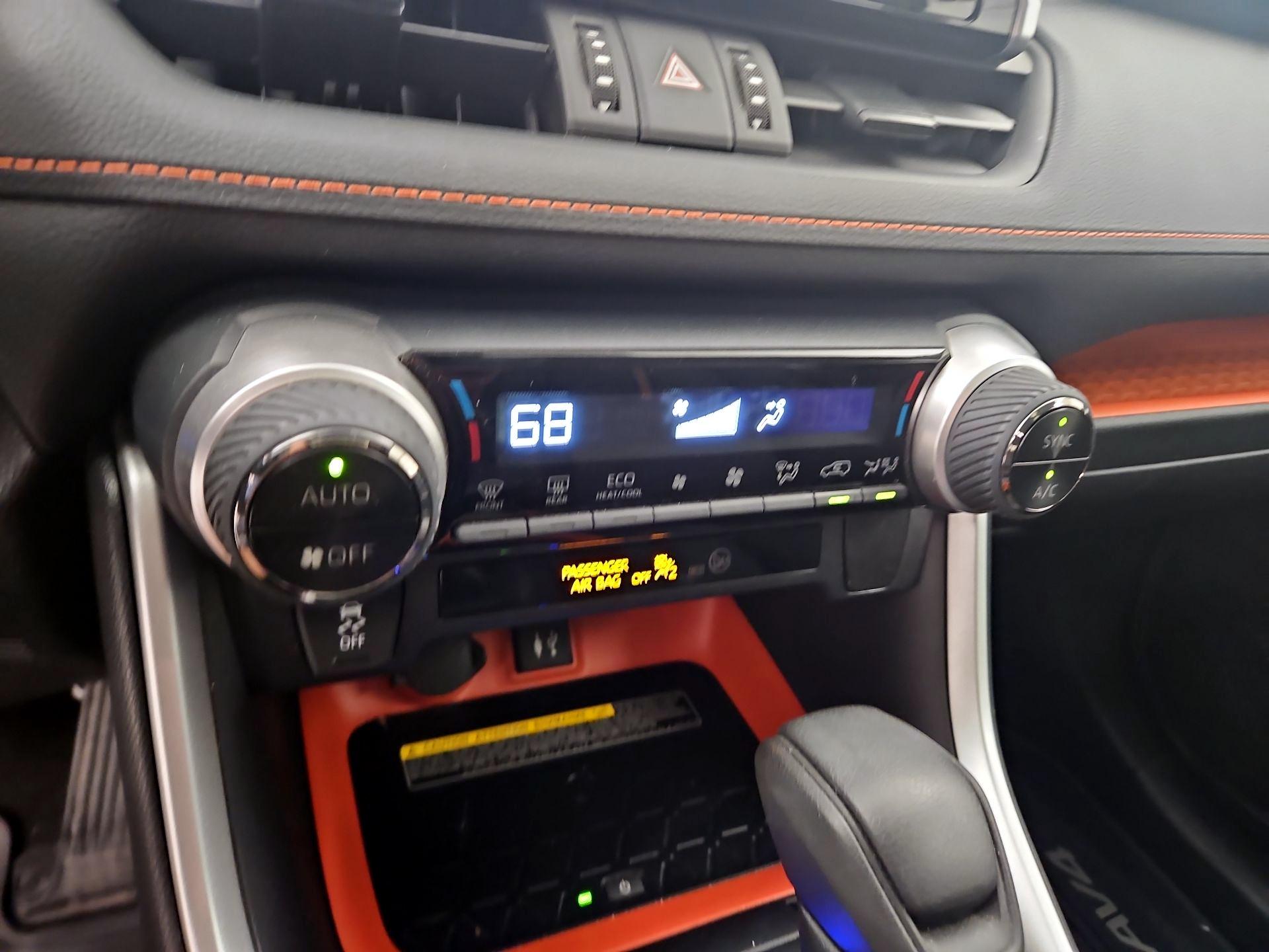 Thumbnail: 2019 Toyota RAV4 - 16