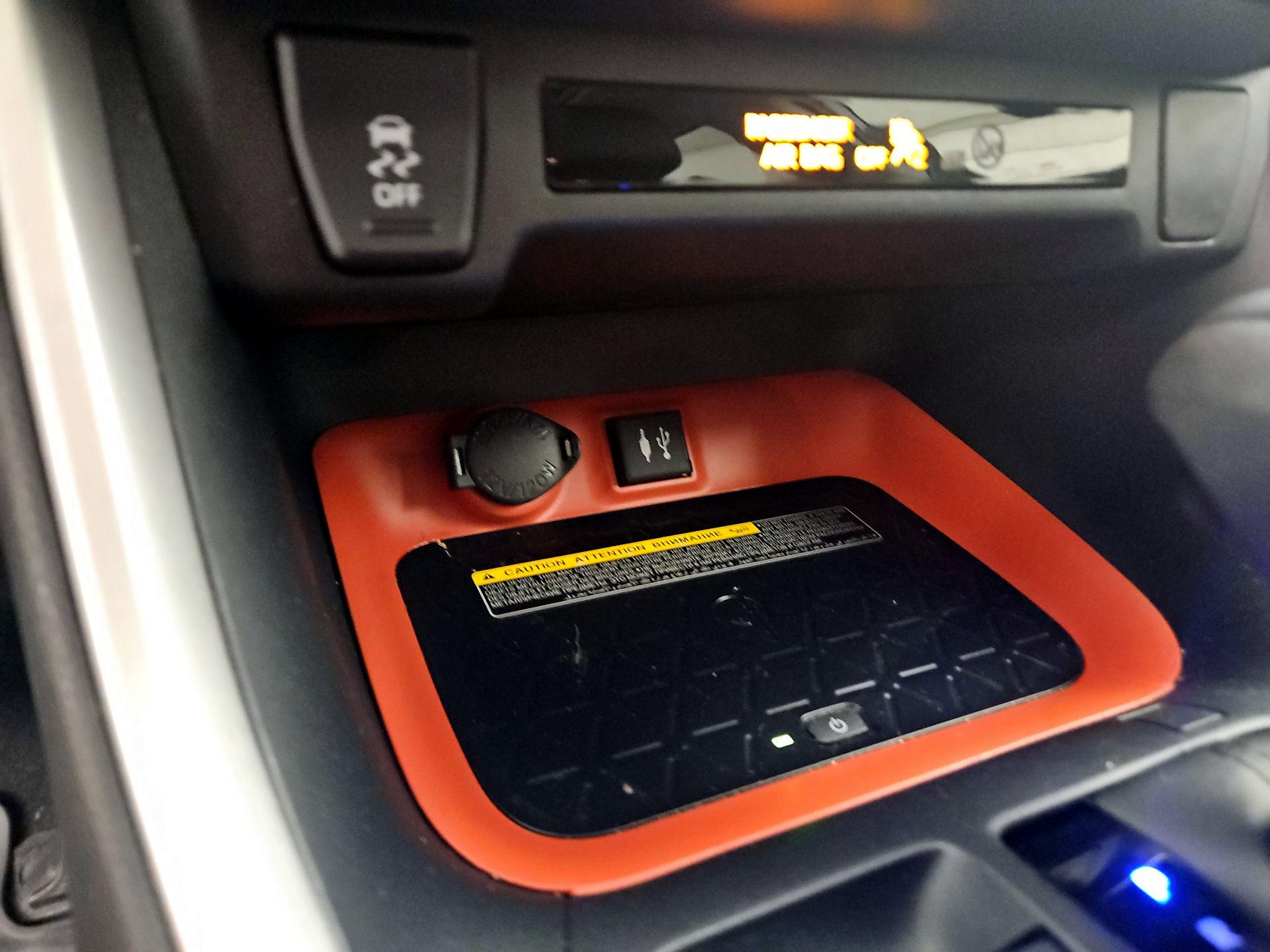 Thumbnail: 2019 Toyota RAV4 - 18