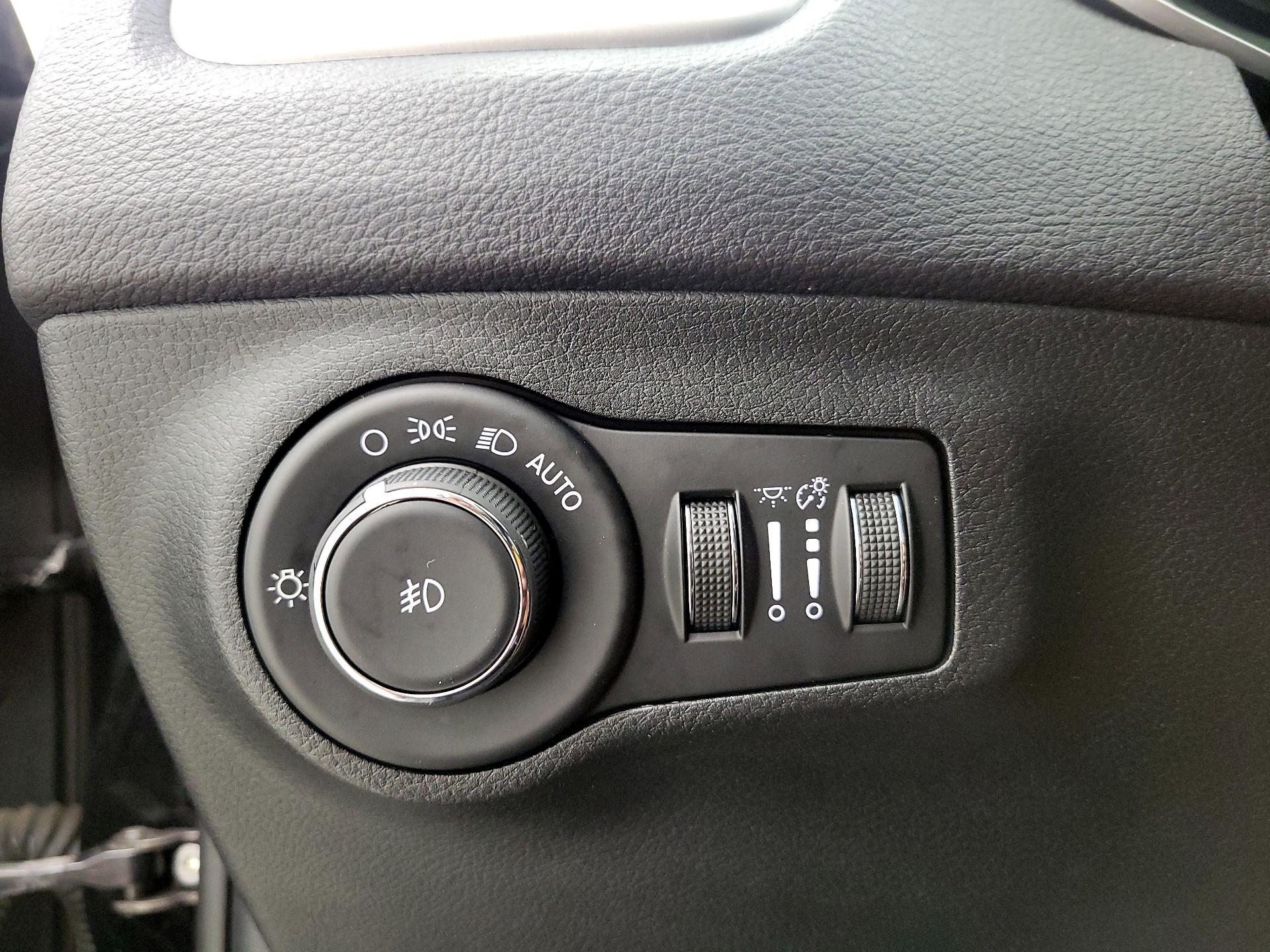 Thumbnail: 2018 Jeep Compass - 13