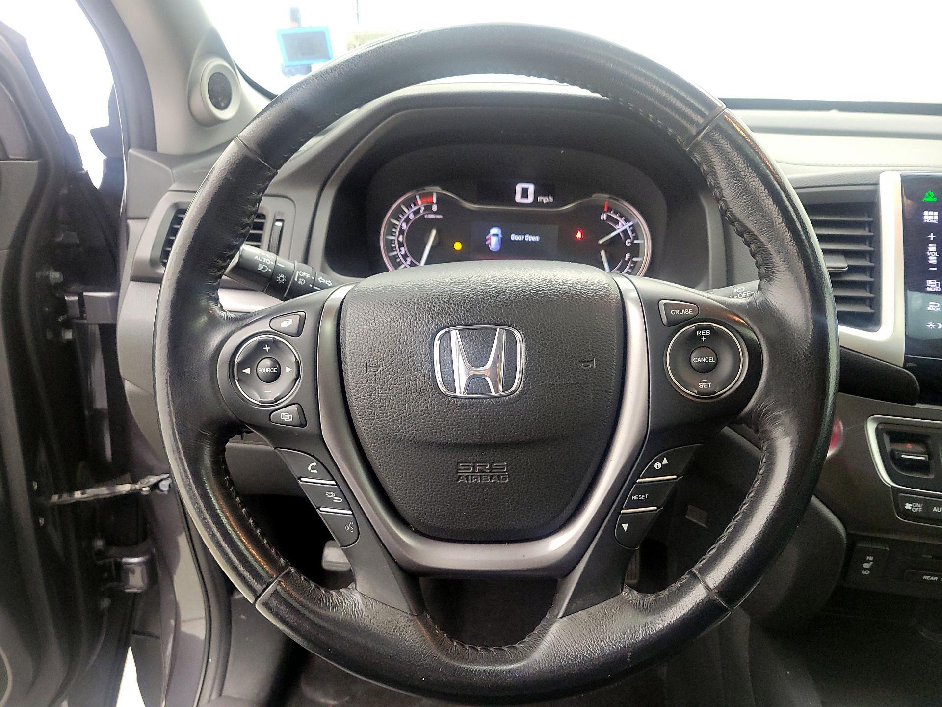 Thumbnail: 2016 Honda Pilot - 10