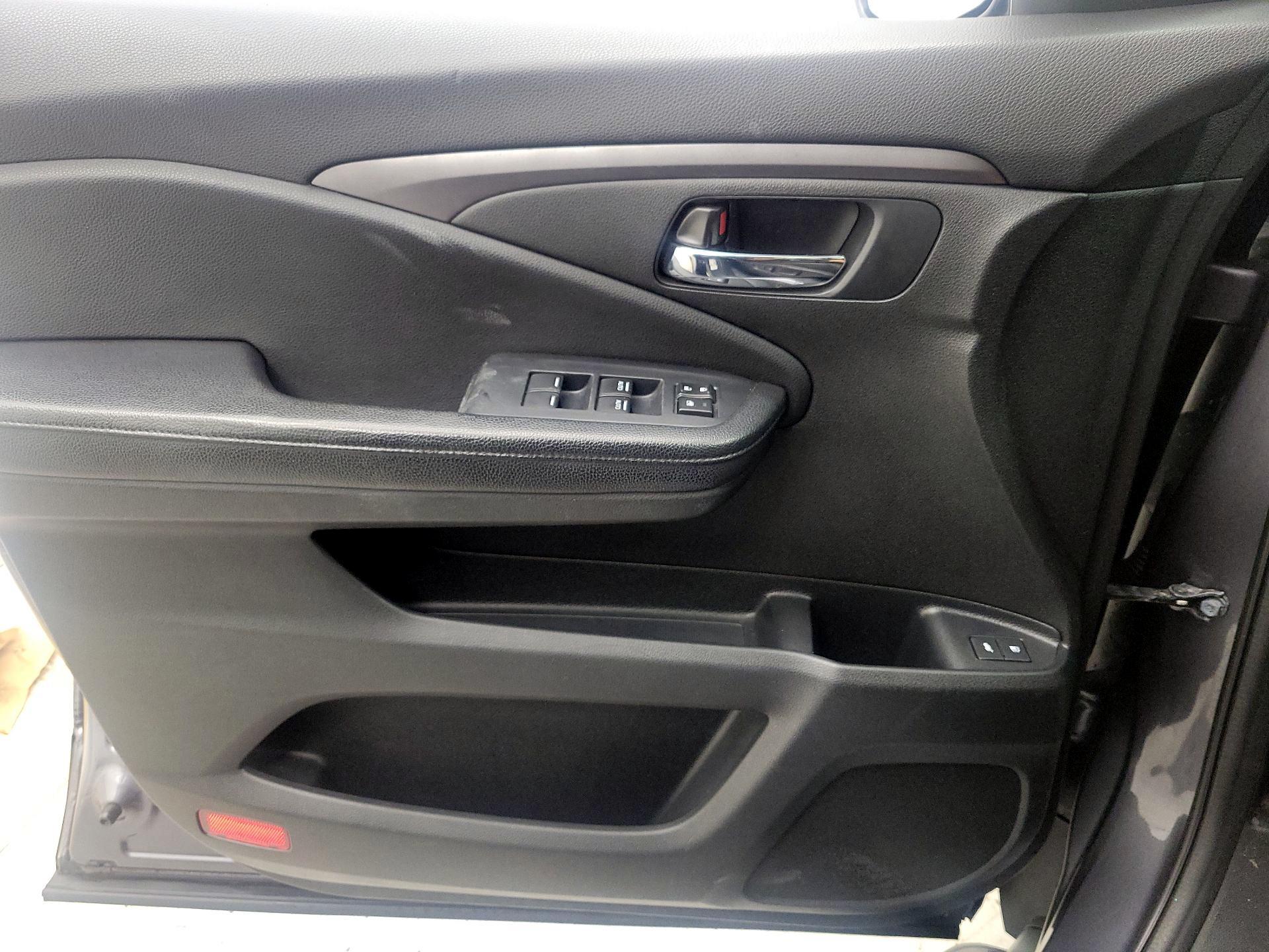 Thumbnail: 2016 Honda Pilot - 12