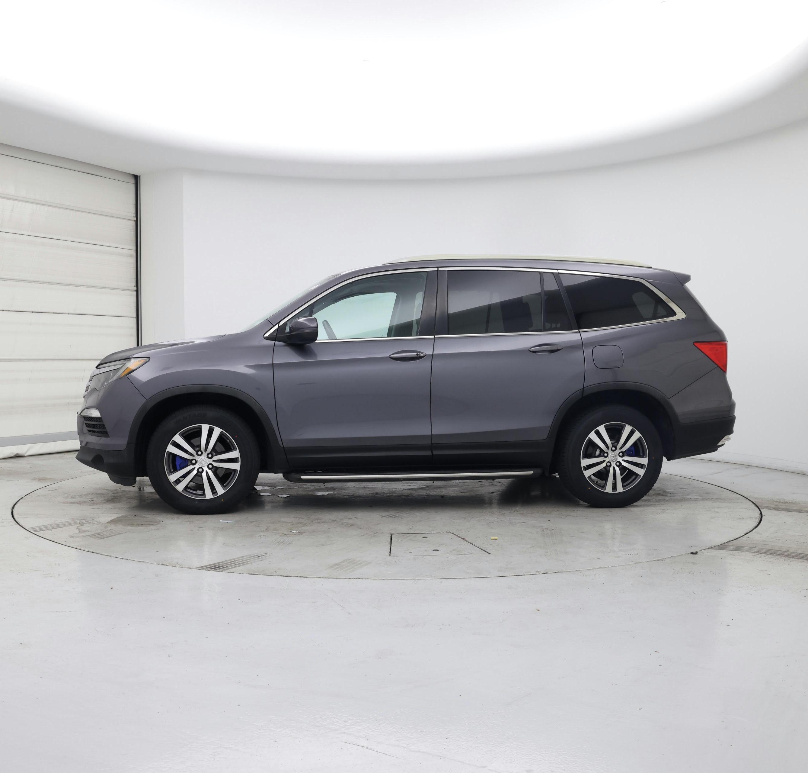 Thumbnail: 2016 Honda Pilot - 3