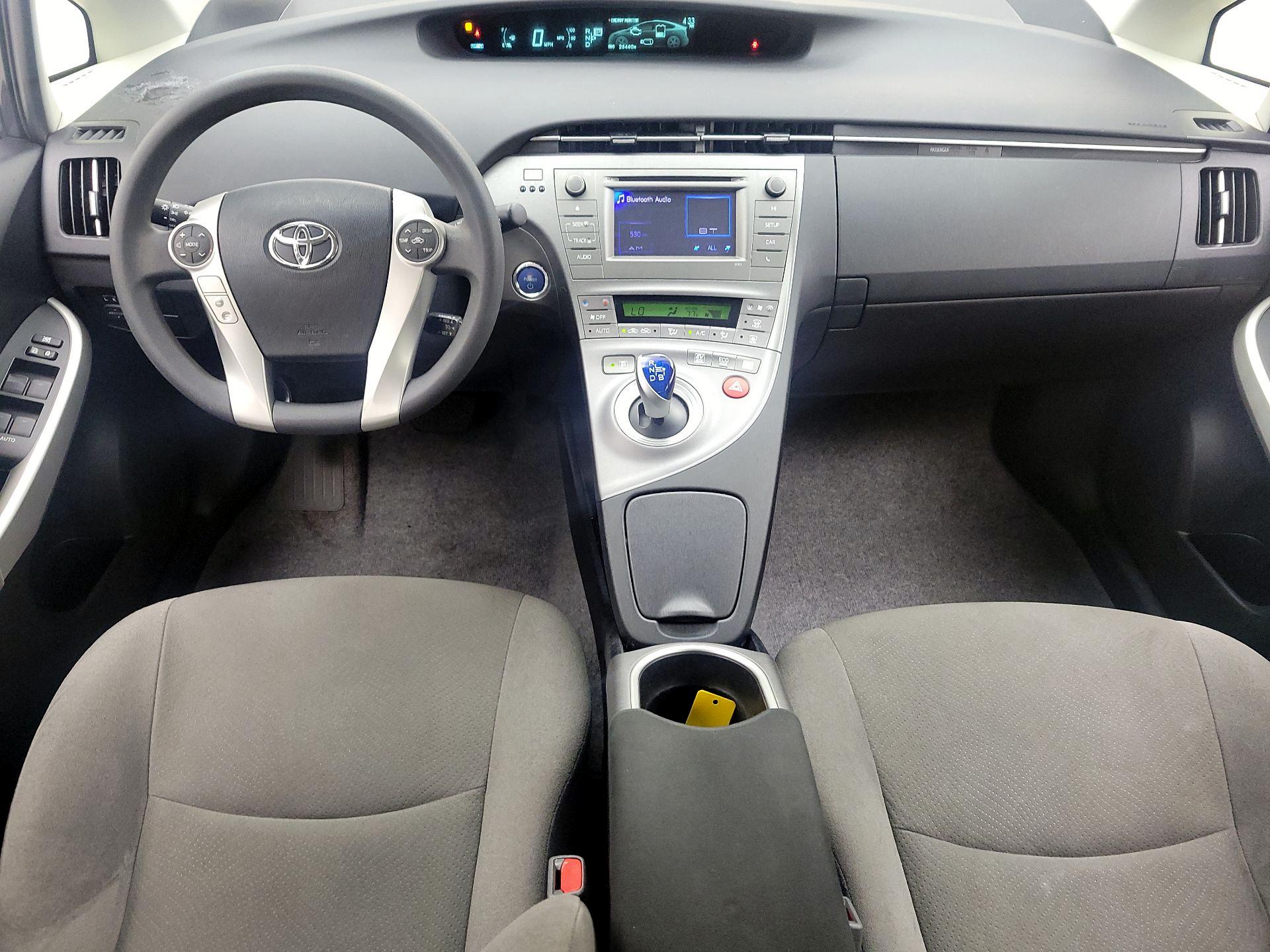 Thumbnail: 2014 Toyota Prius - 9