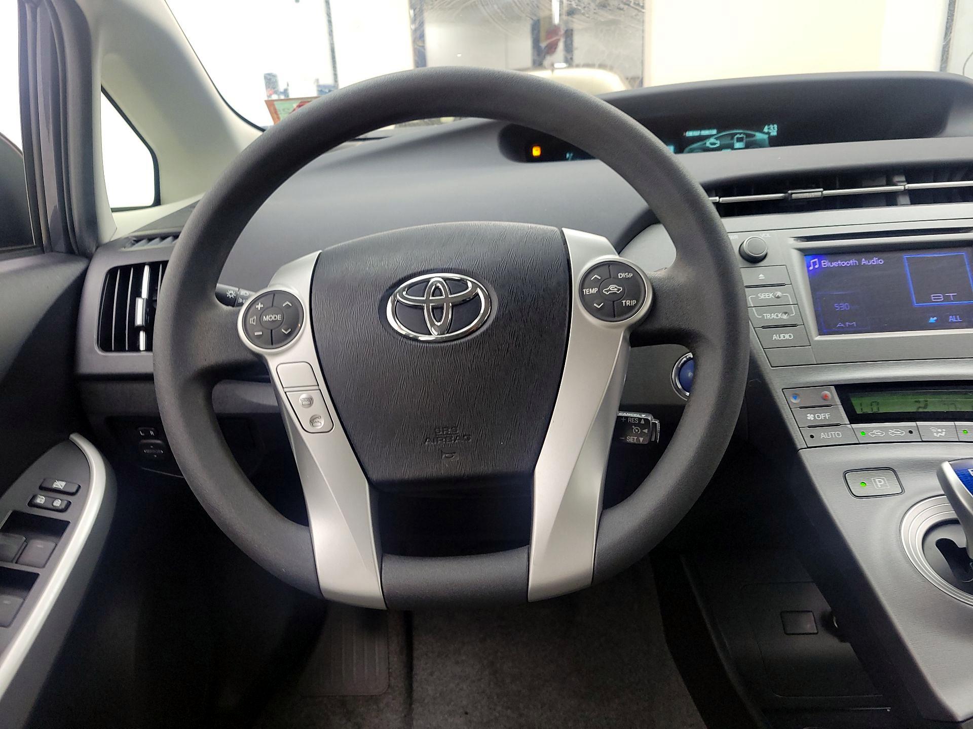 Thumbnail: 2014 Toyota Prius - 10