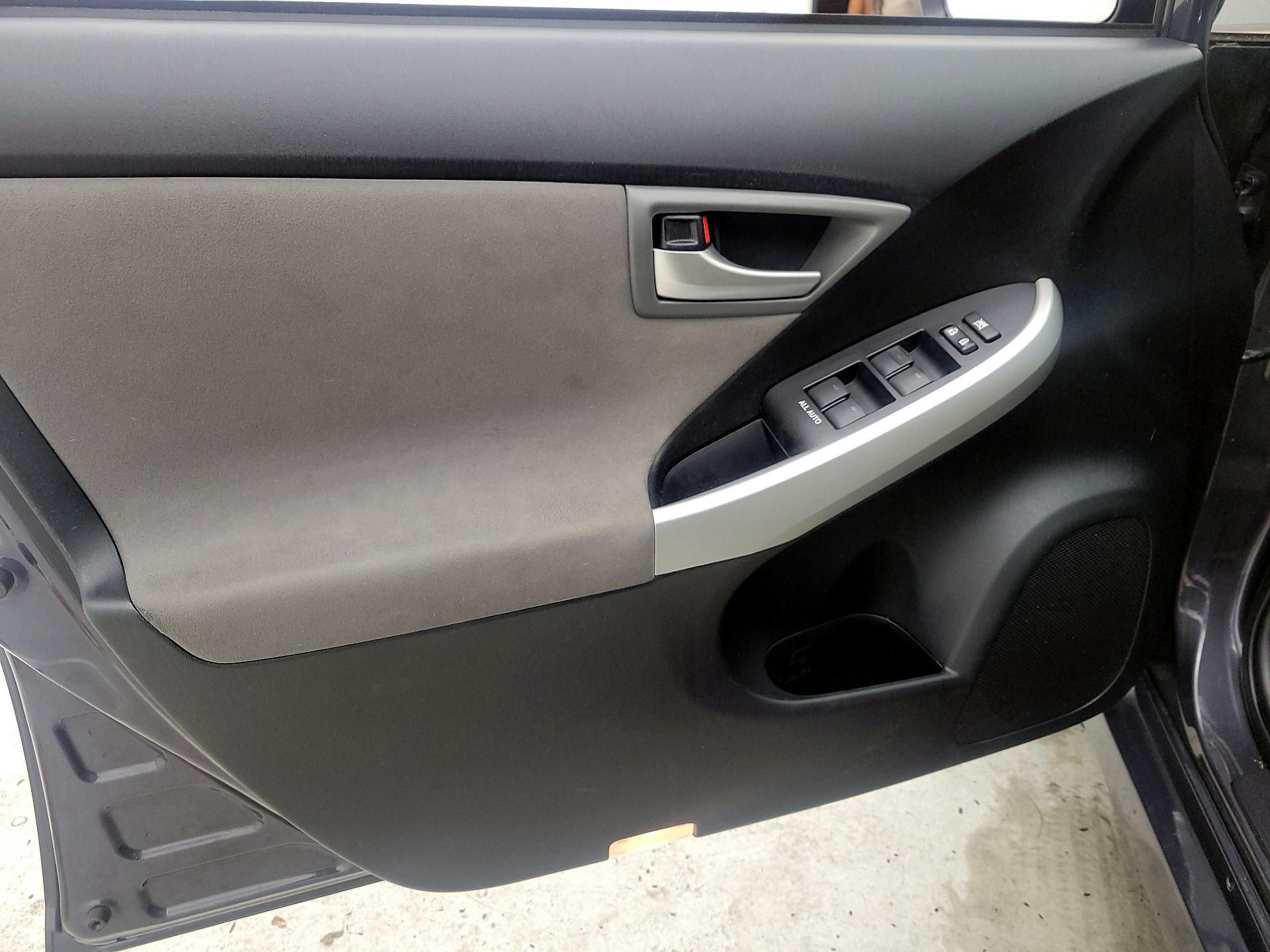 Thumbnail: 2014 Toyota Prius - 12