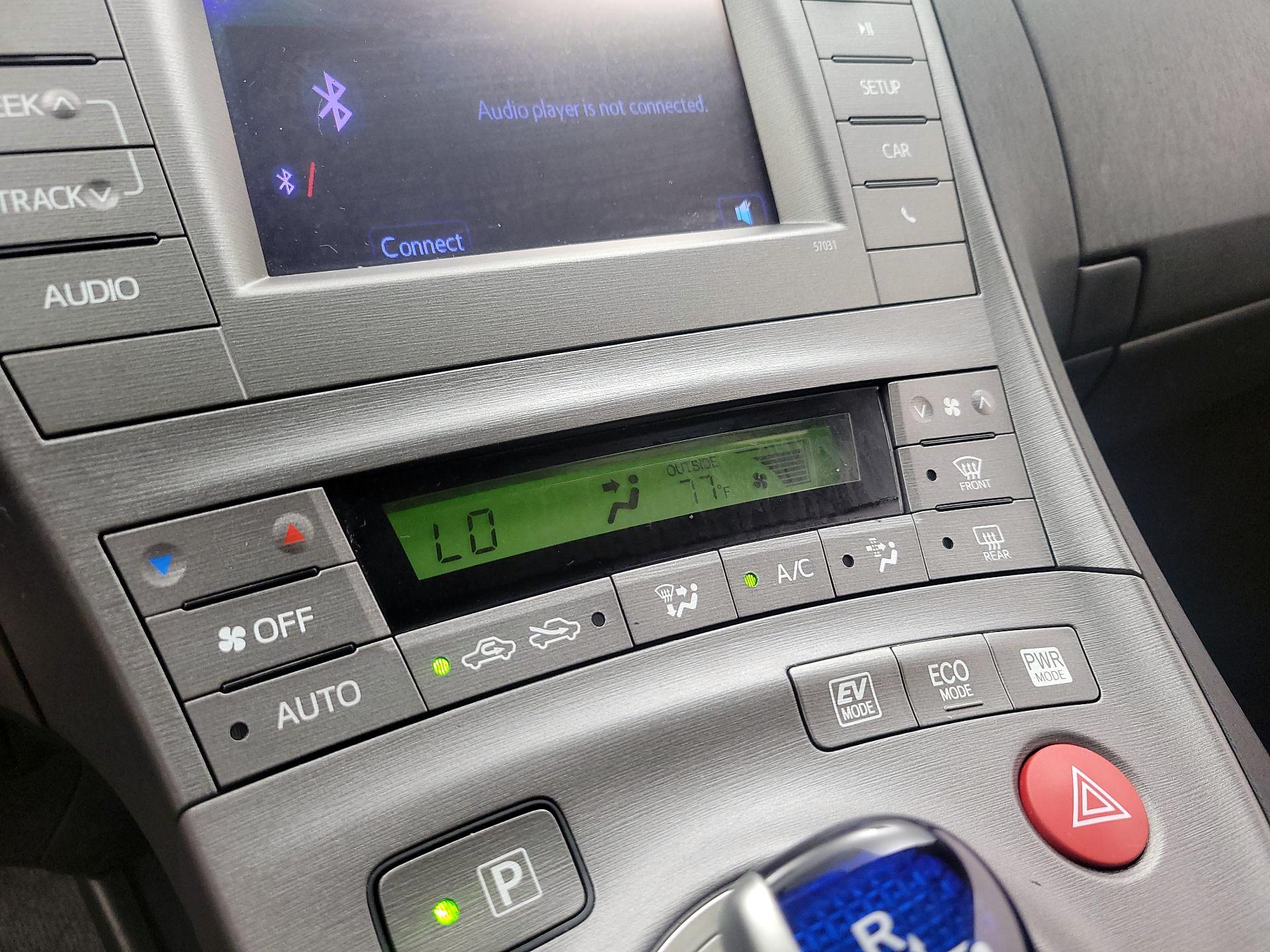 Thumbnail: 2014 Toyota Prius - 15