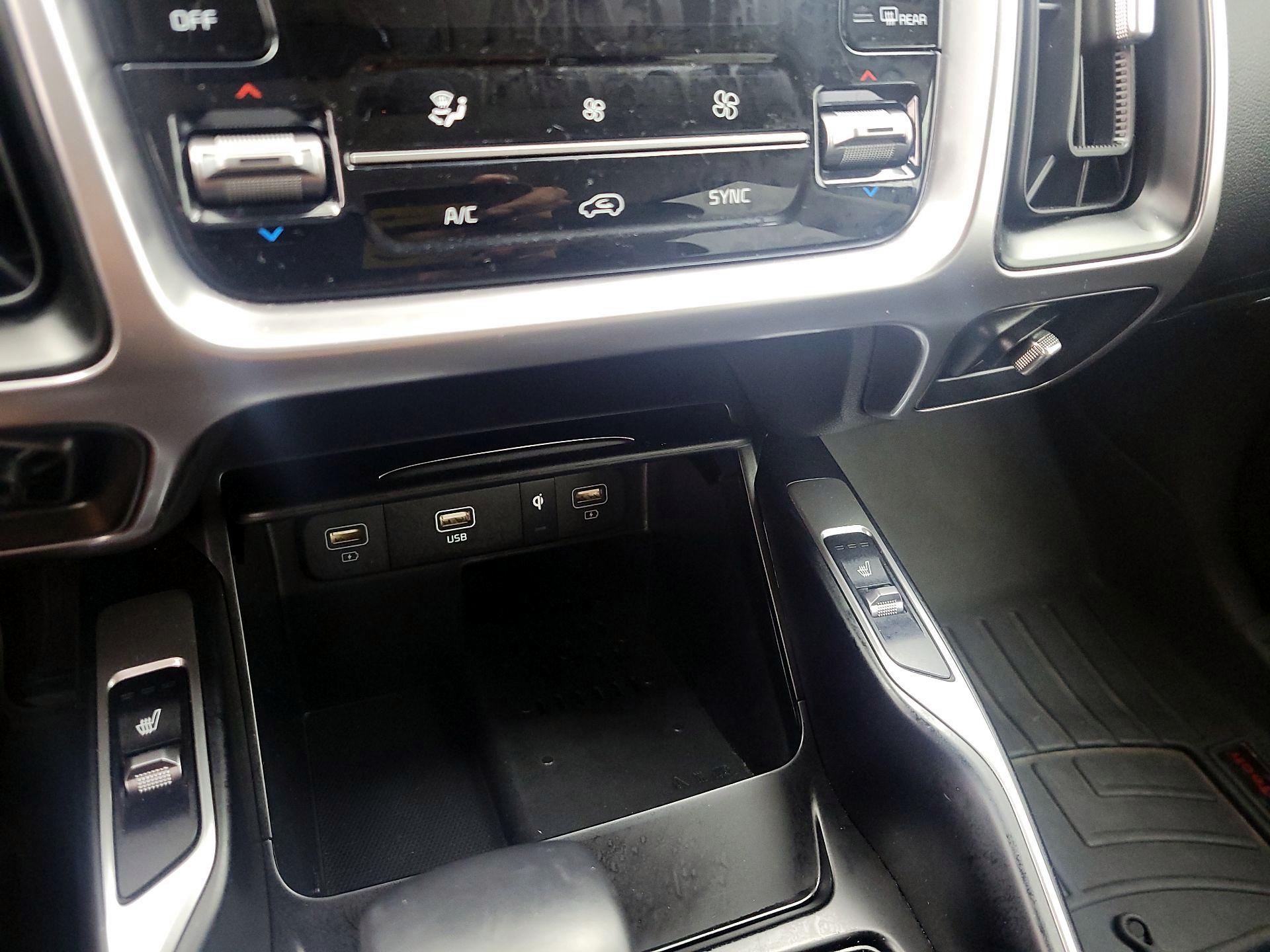 Thumbnail: 2023 Kia Sorento - 16