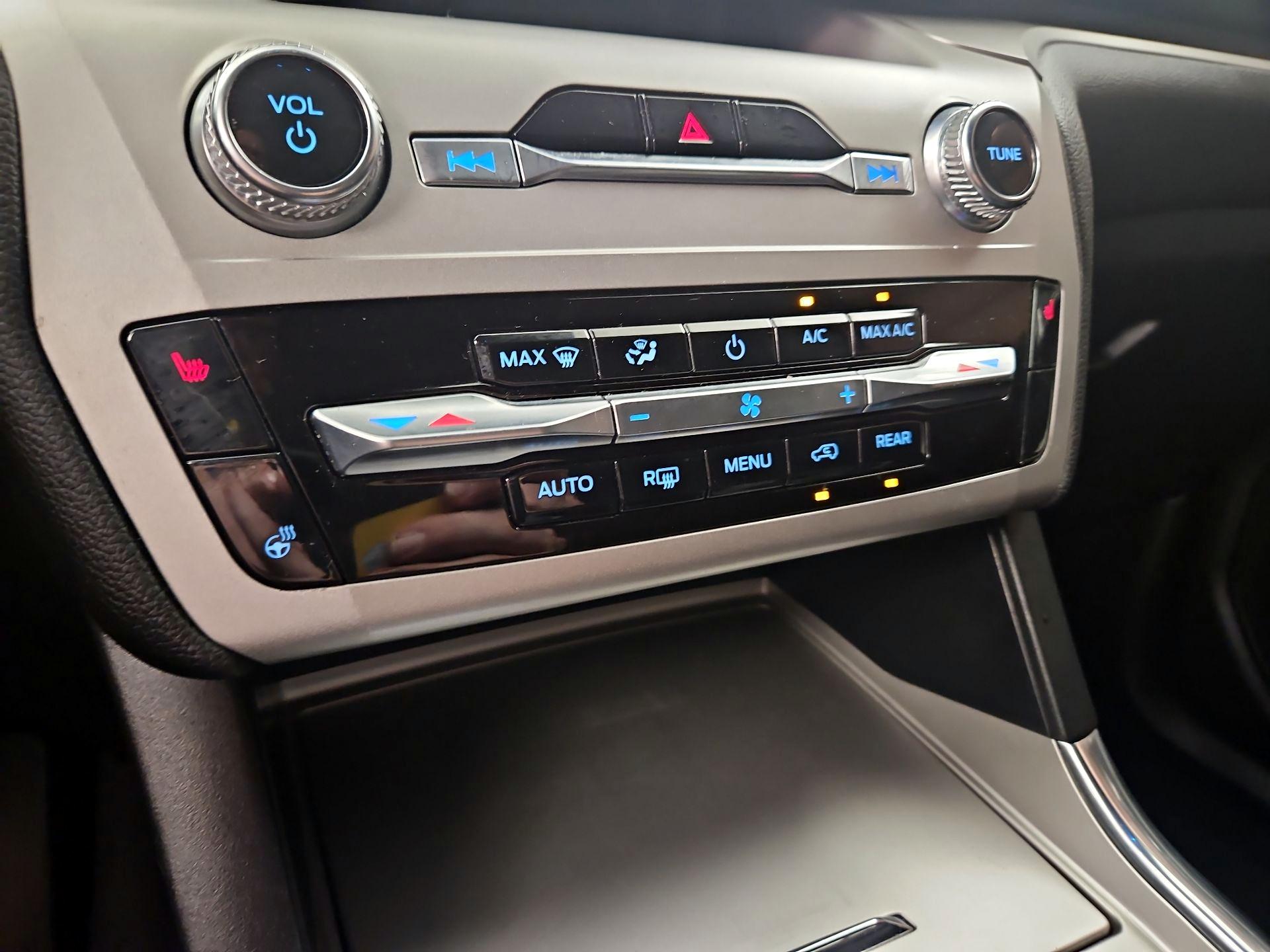 Thumbnail: 2022 Ford Explorer - 16
