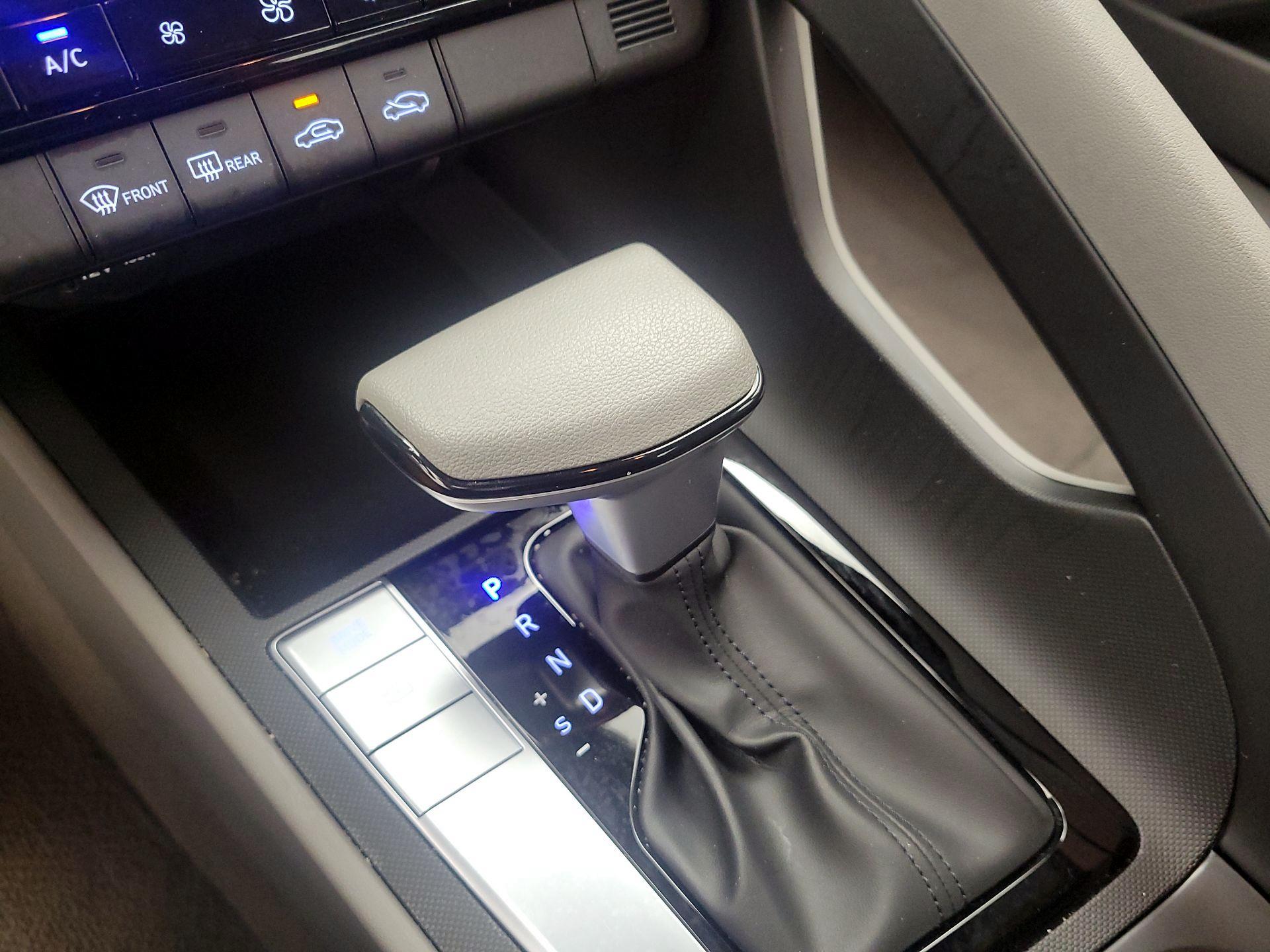 Thumbnail: 2023 Hyundai Elantra - 17