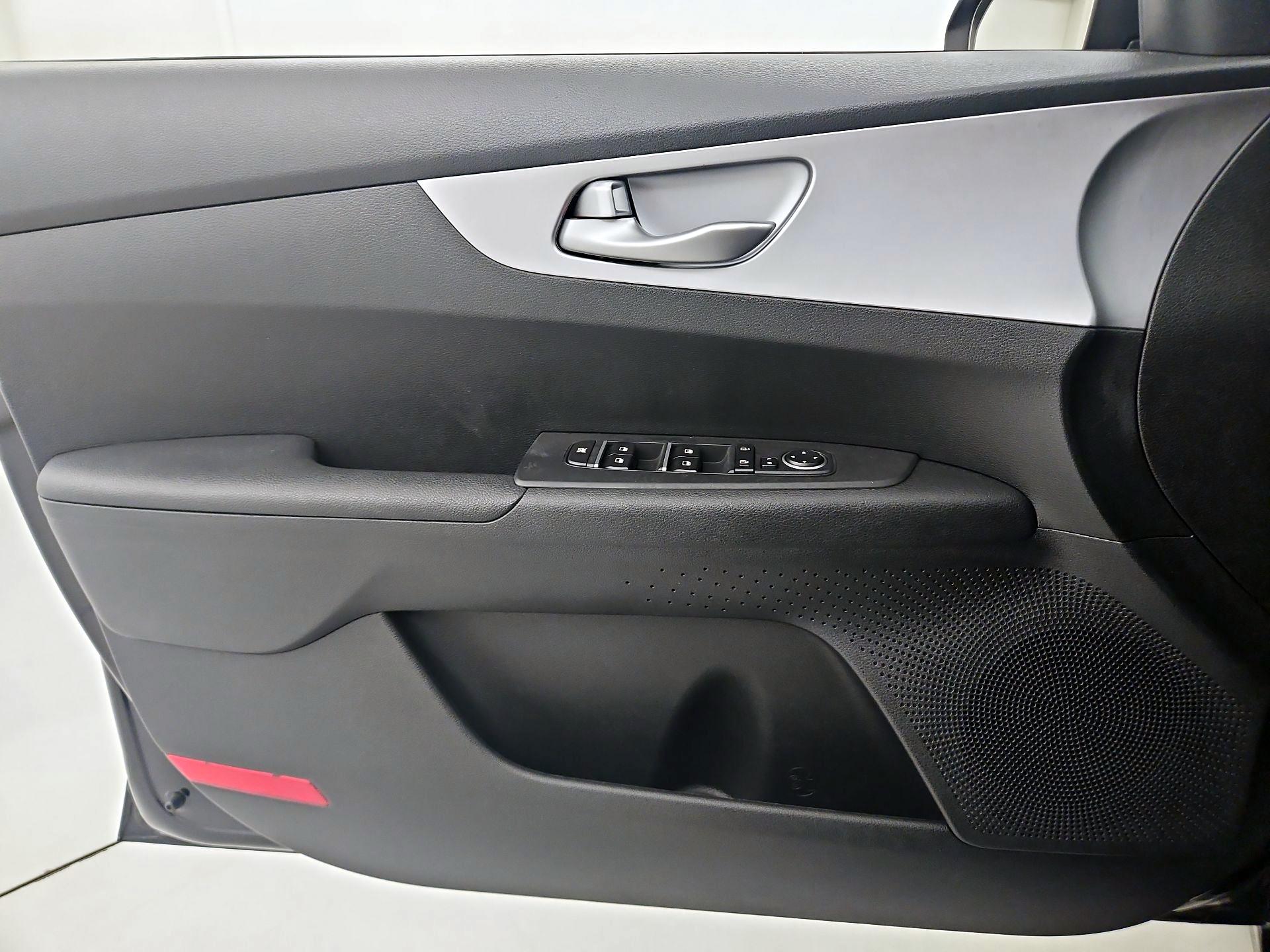 Thumbnail: 2022 Kia Forte - 12