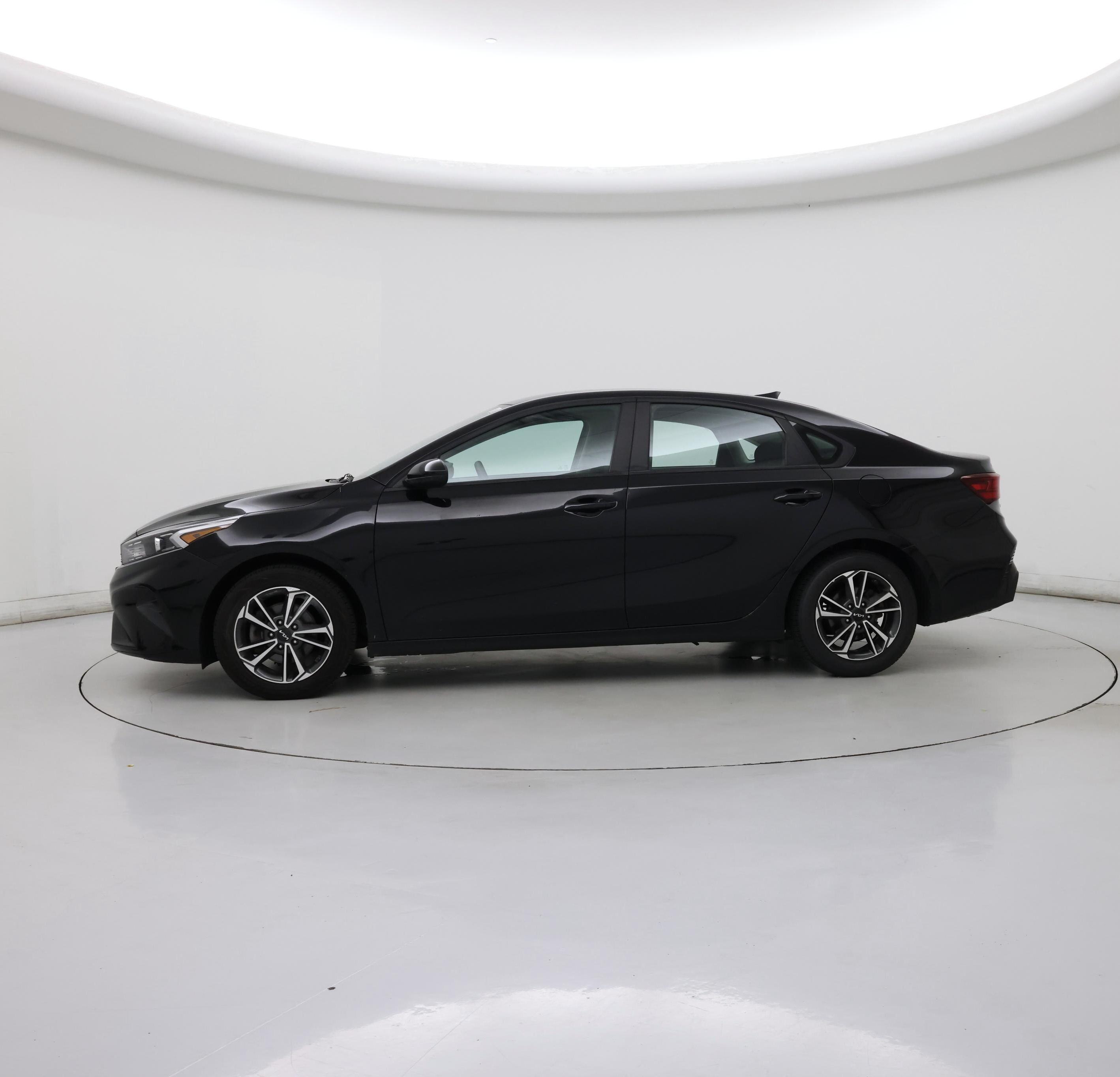 Thumbnail: 2022 Kia Forte - 3