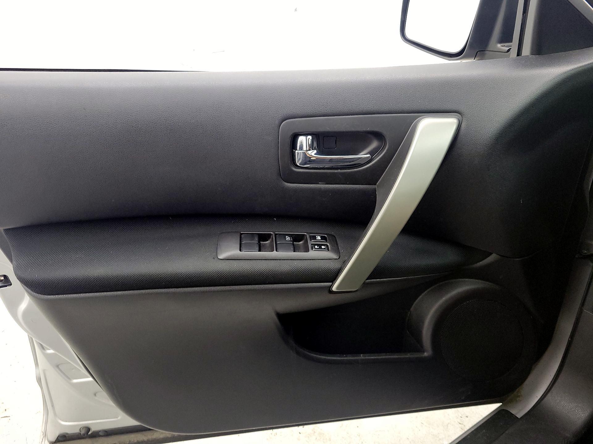 Thumbnail: 2015 Nissan Rogue - 12