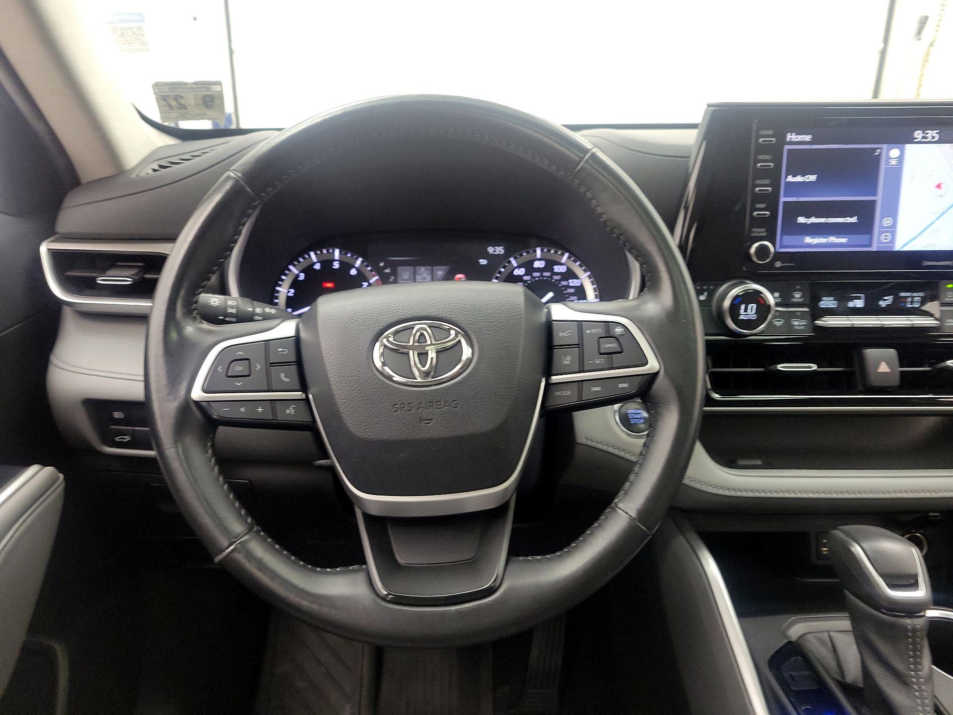 Thumbnail: 2022 Toyota Highlander - 10