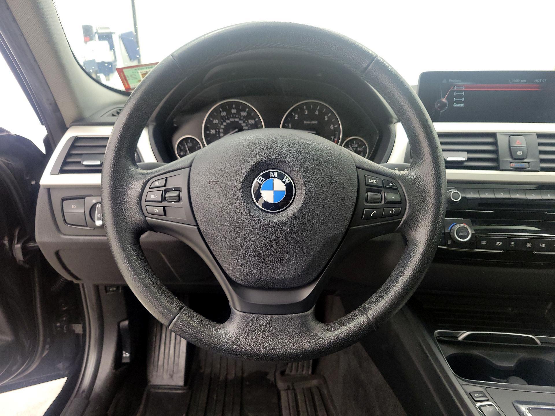 Thumbnail: 2016 BMW 3 Series - 10