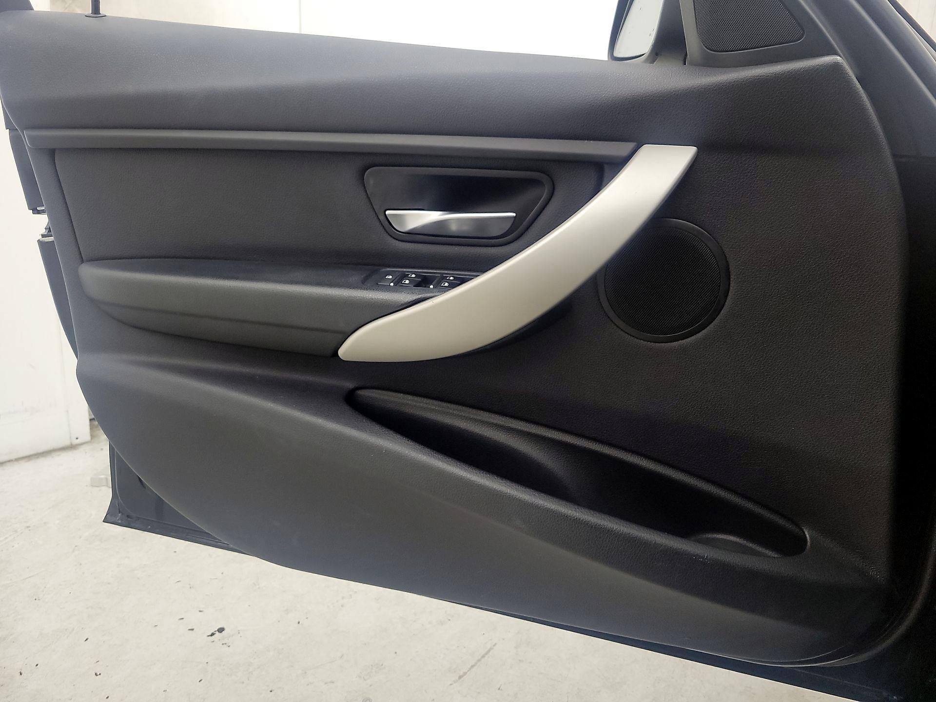 Thumbnail: 2016 BMW 3 Series - 12