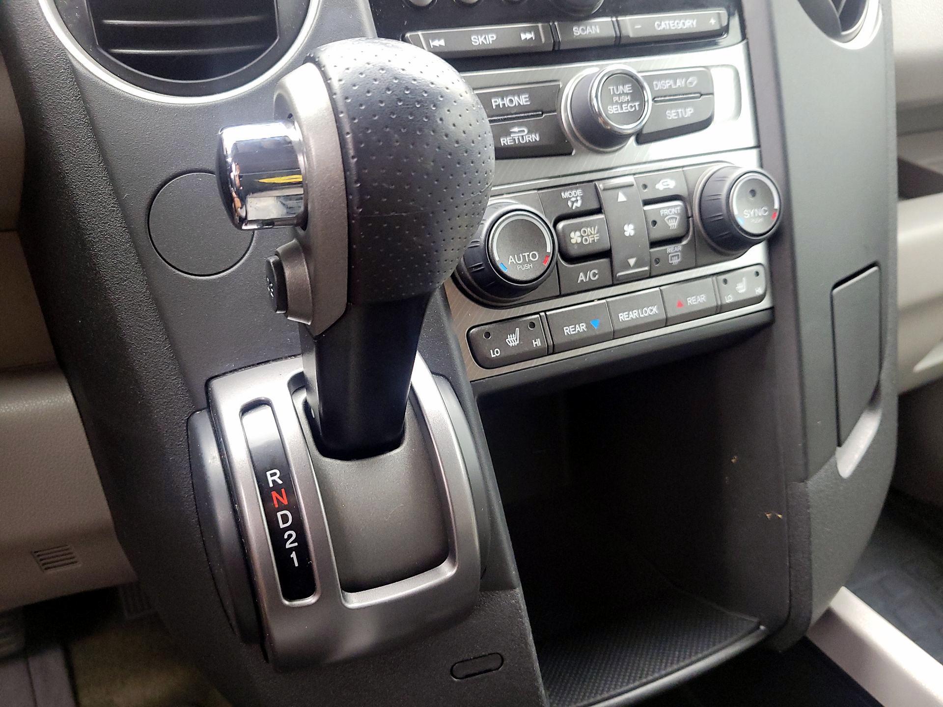 Thumbnail: 2015 Honda Pilot - 17