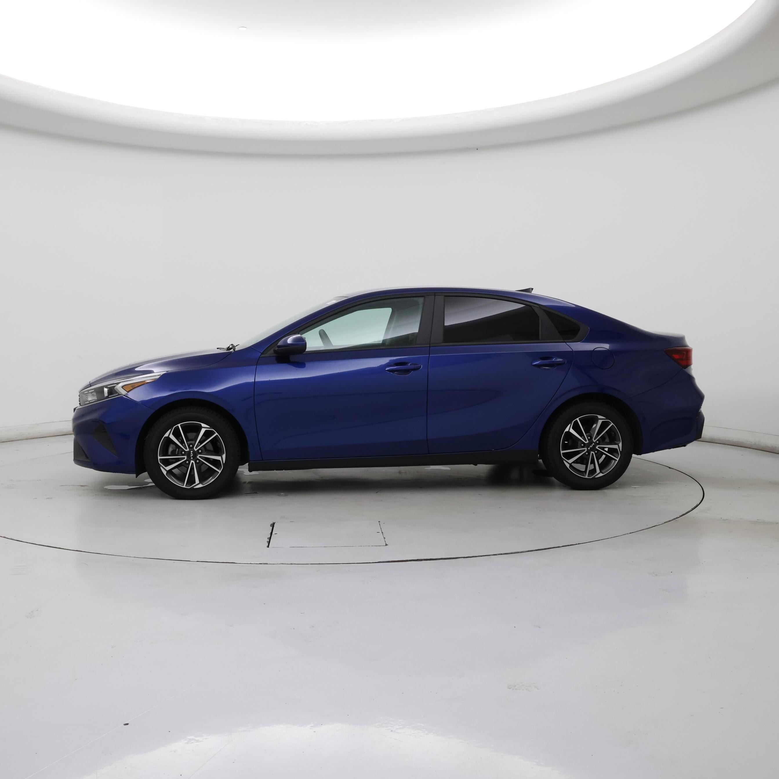 Thumbnail: 2022 Kia Forte - 3