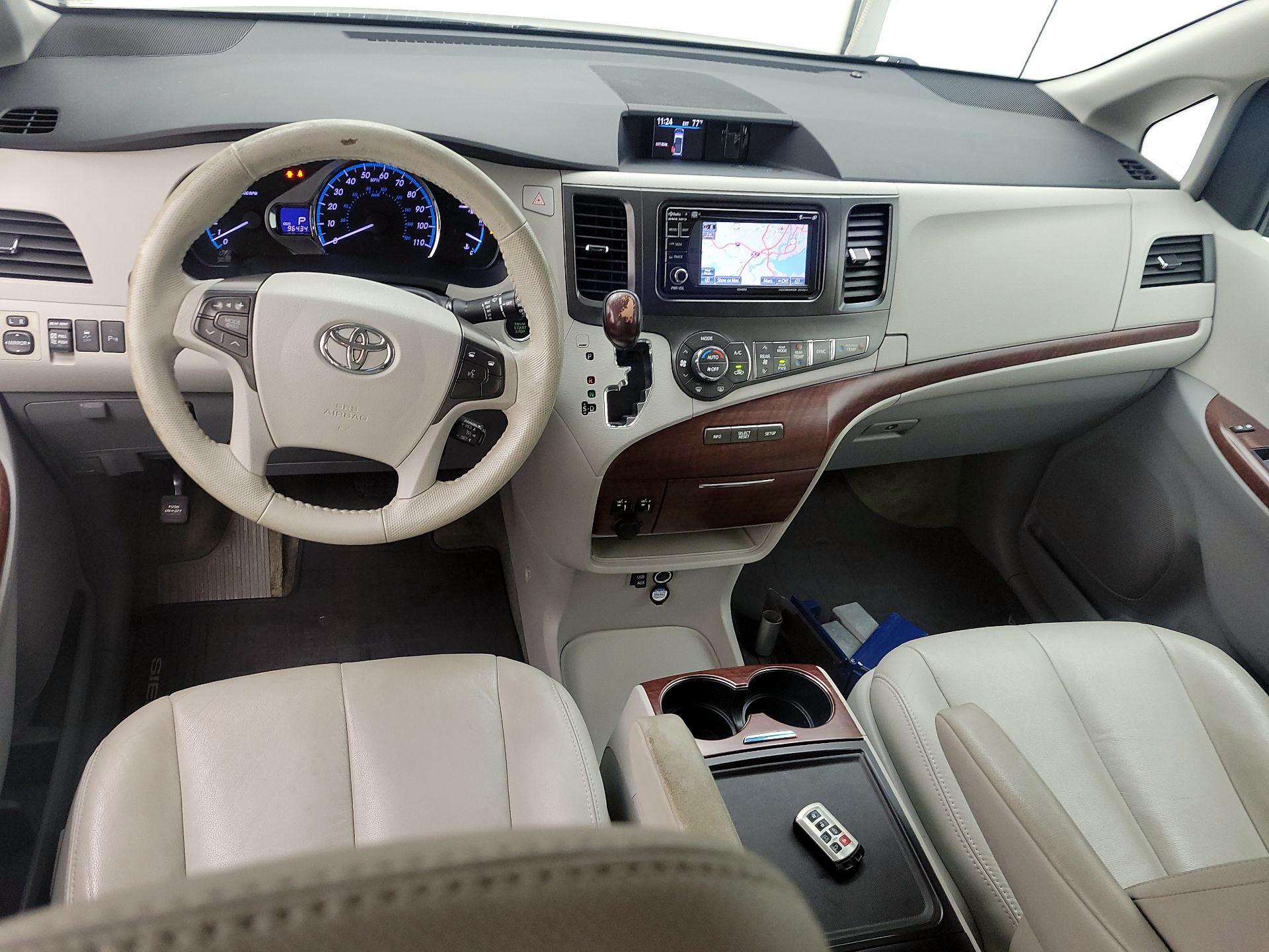 Thumbnail: 2013 Toyota Sienna - 9