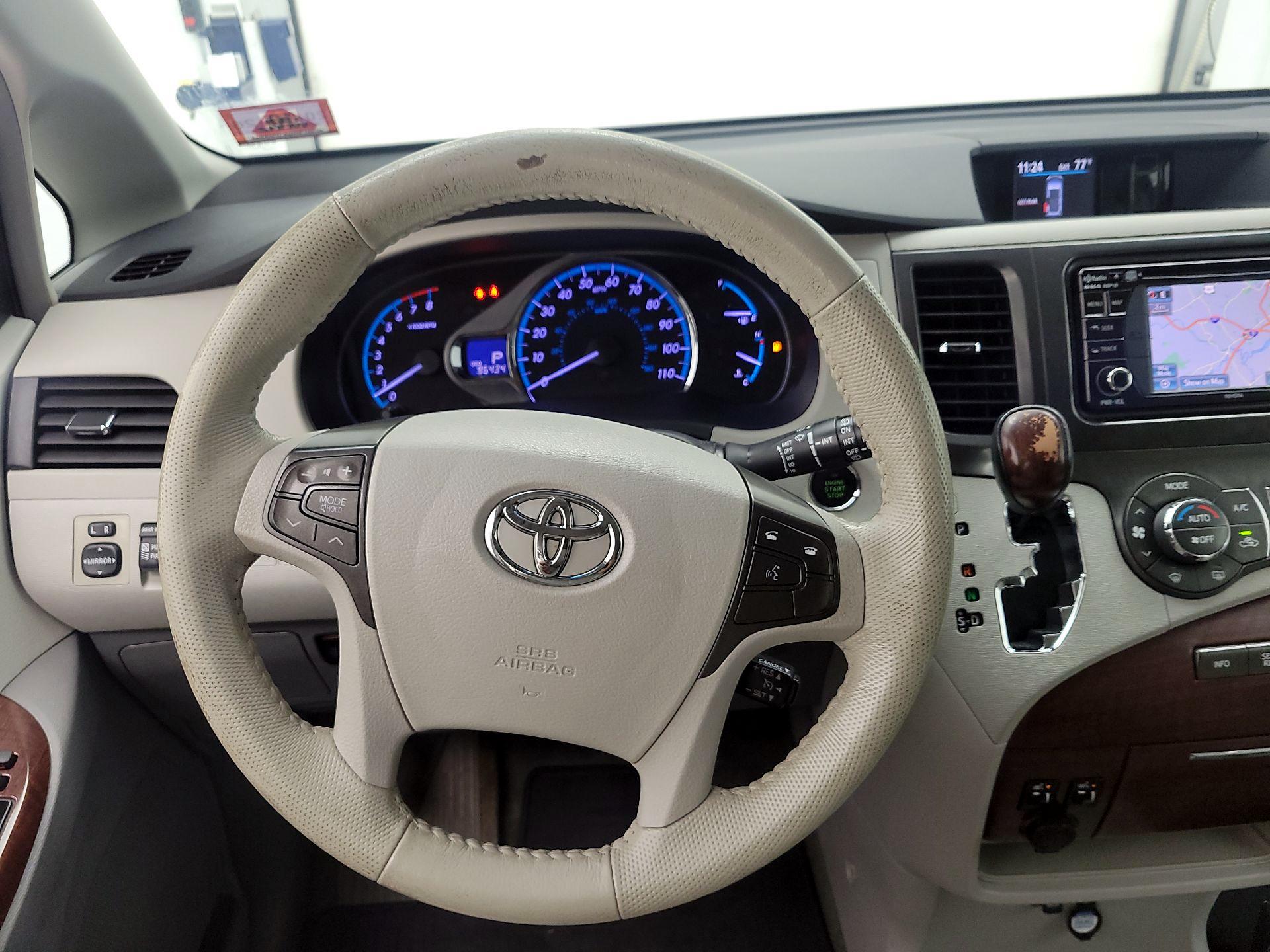 Thumbnail: 2013 Toyota Sienna - 10