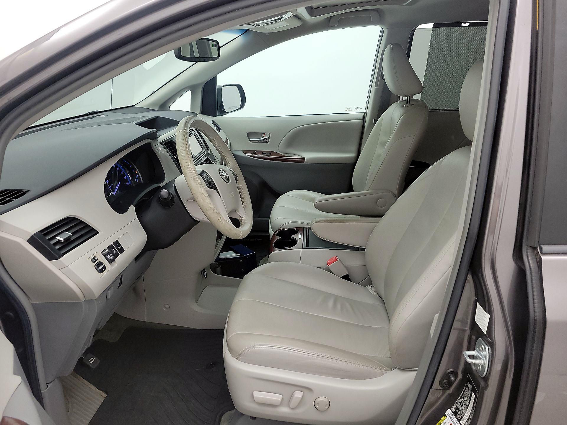 Thumbnail: 2013 Toyota Sienna - 11