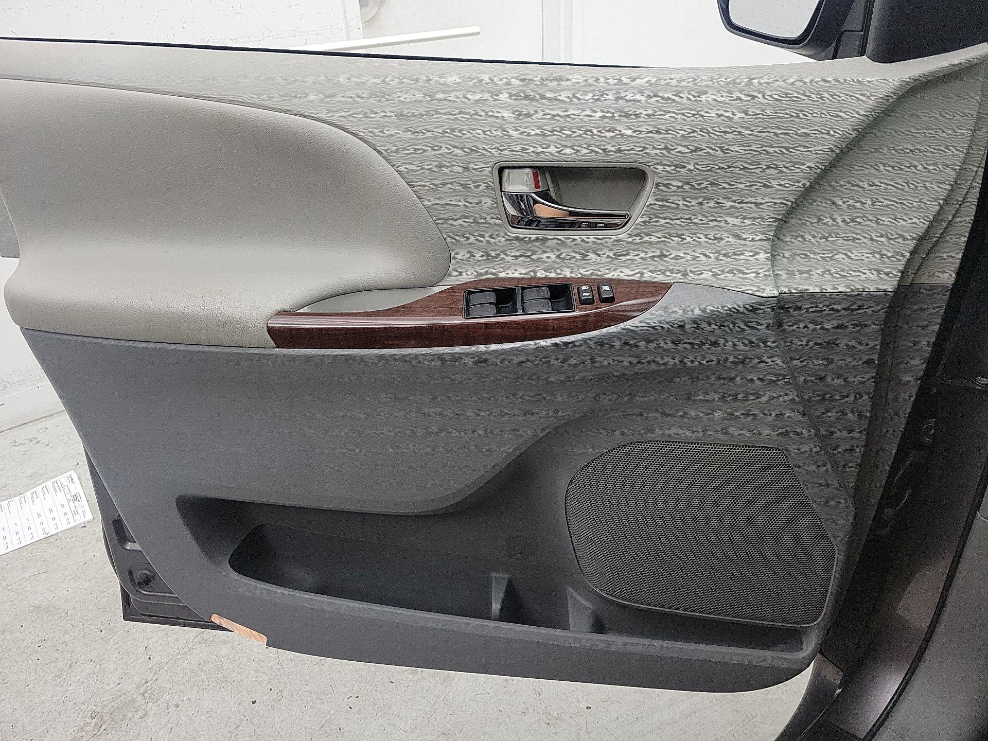 Thumbnail: 2013 Toyota Sienna - 12