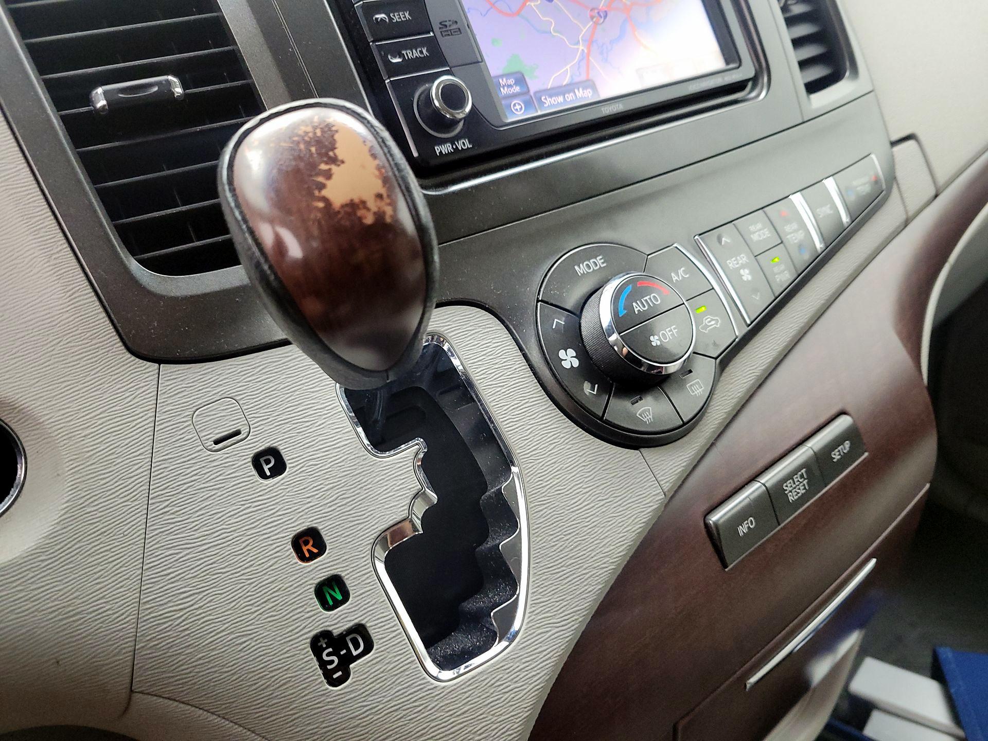 Thumbnail: 2013 Toyota Sienna - 18