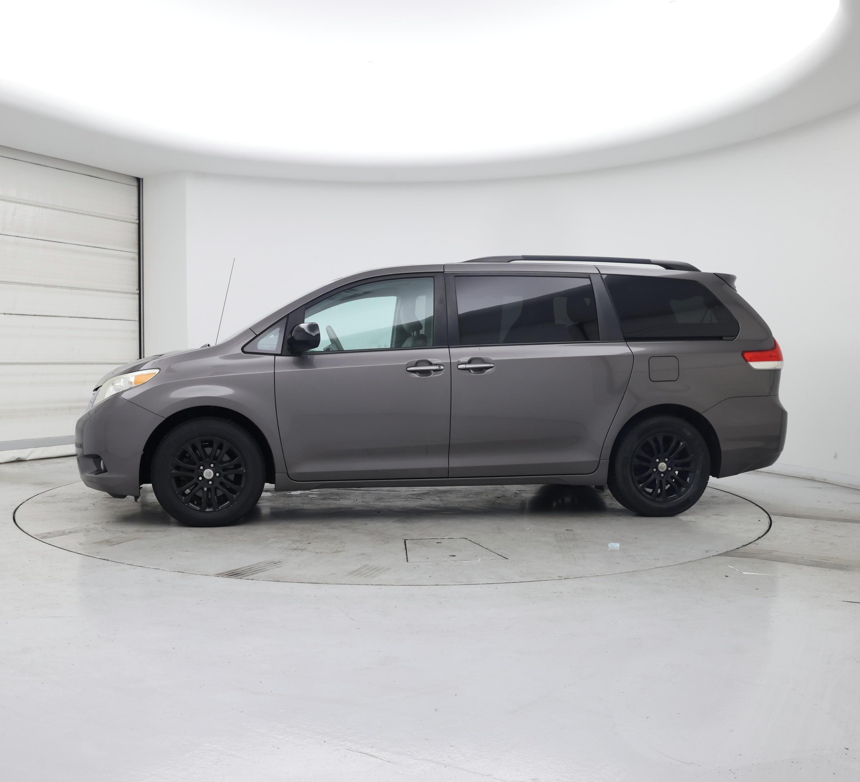 Thumbnail: 2013 Toyota Sienna - 3