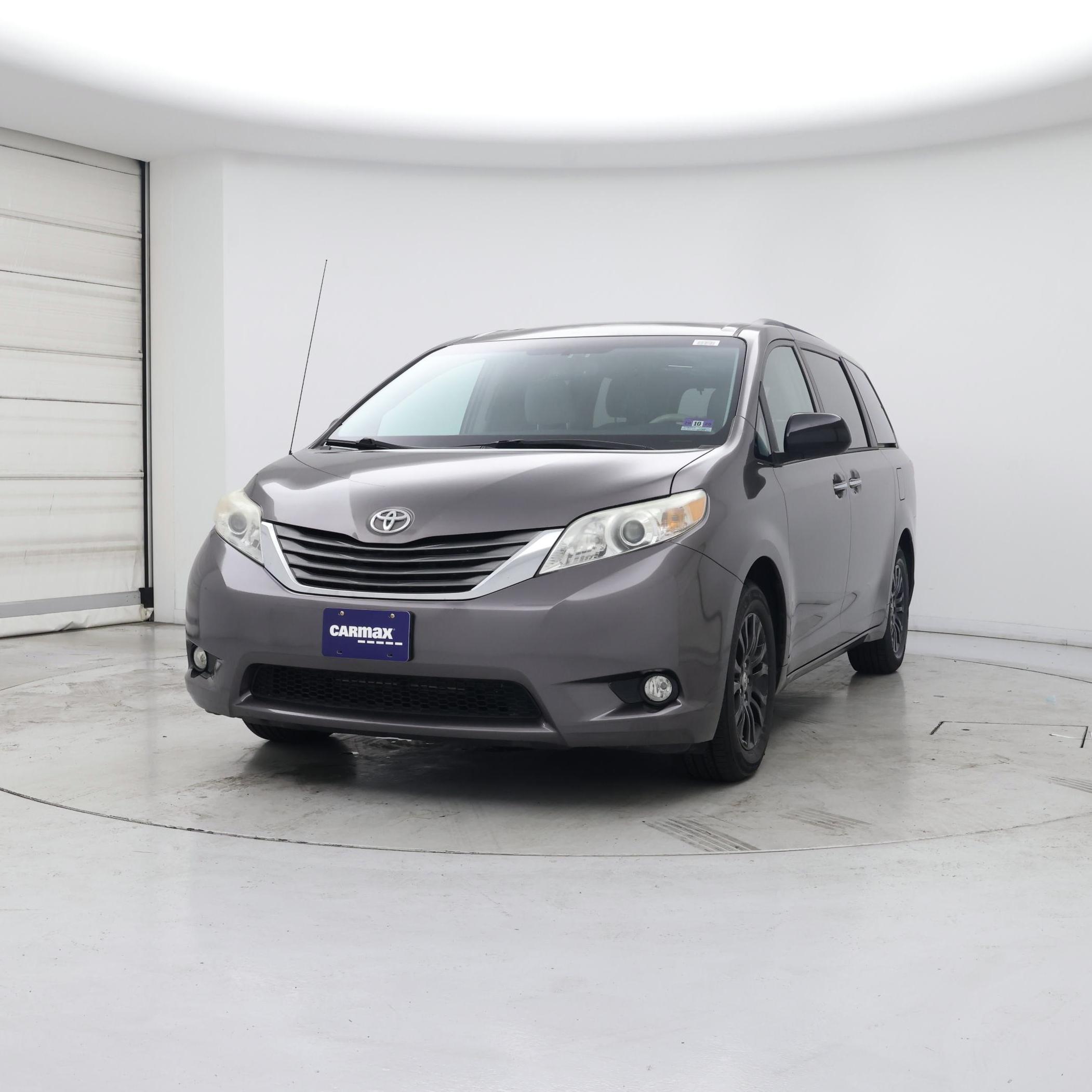 Thumbnail: 2013 Toyota Sienna - 4