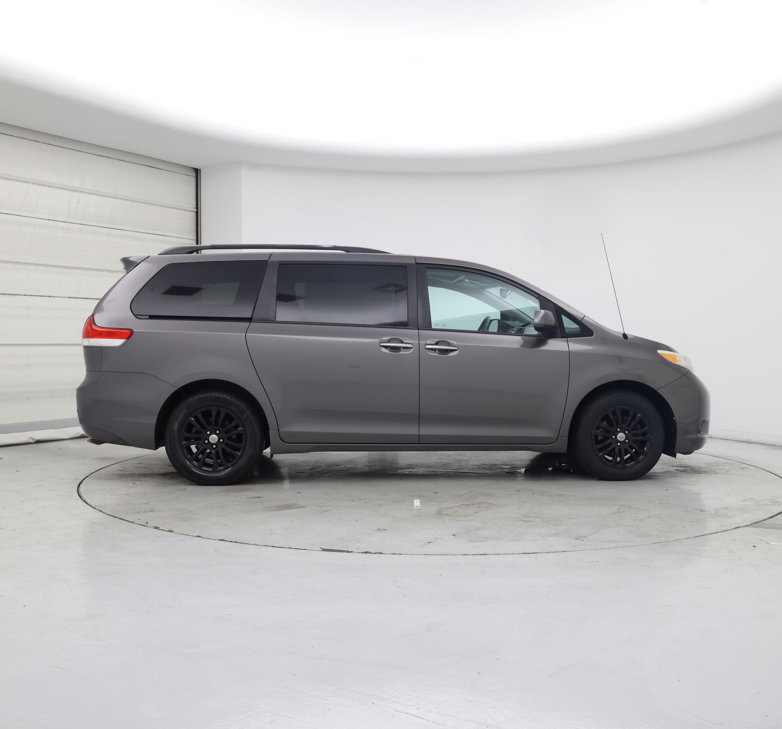 Thumbnail: 2013 Toyota Sienna - 7