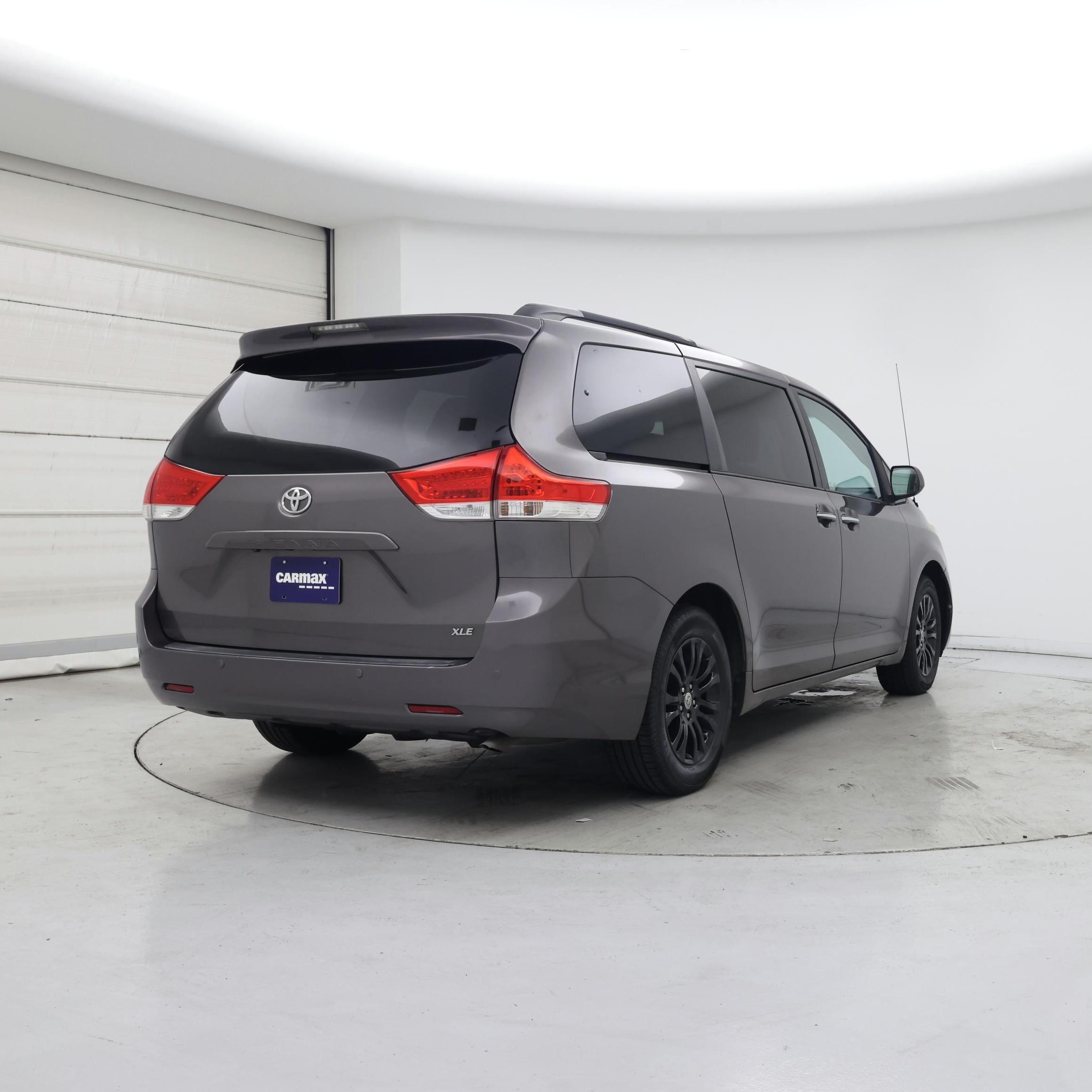 Thumbnail: 2013 Toyota Sienna - 8