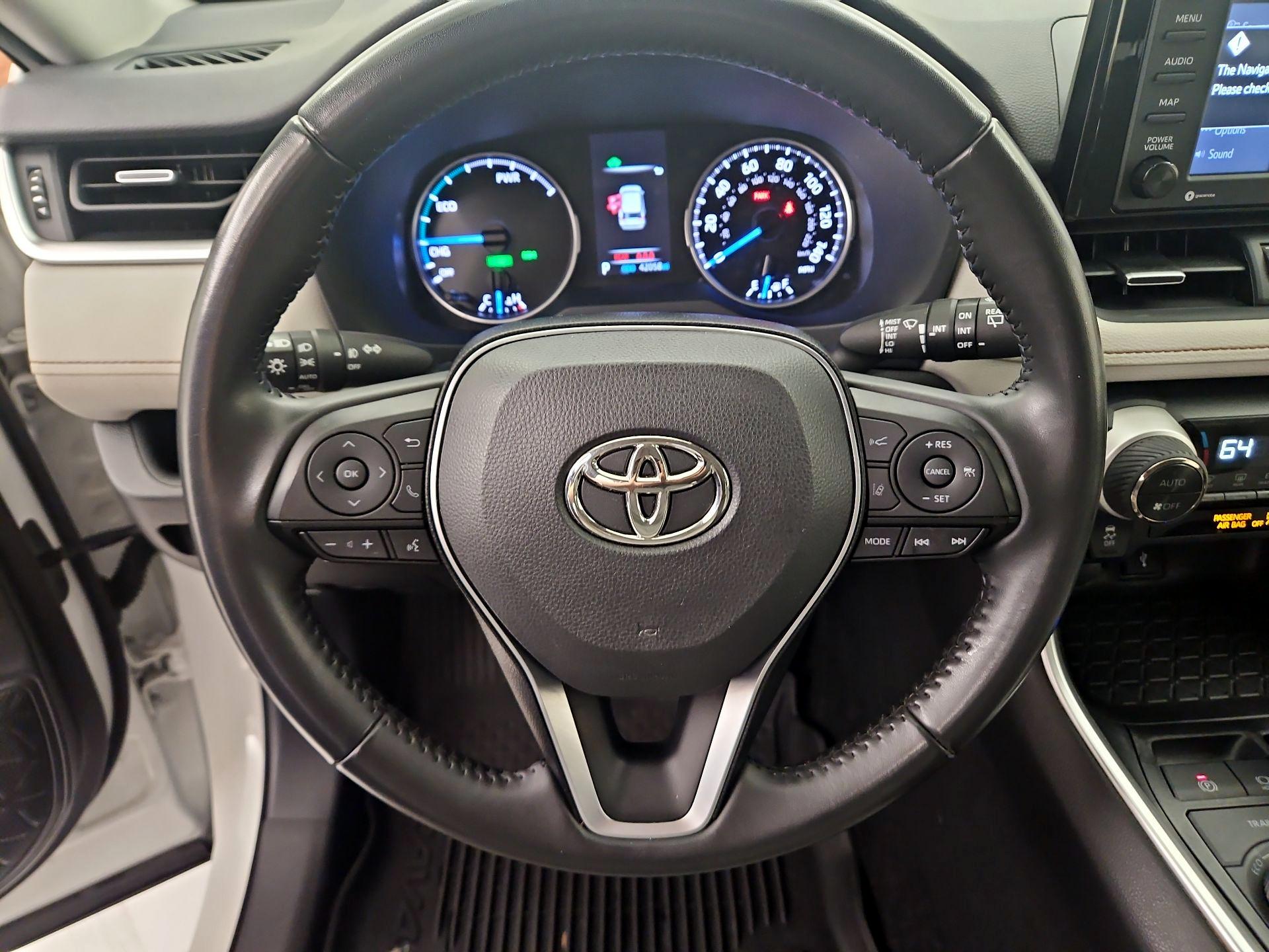 Thumbnail: 2022 Toyota RAV4 - 10