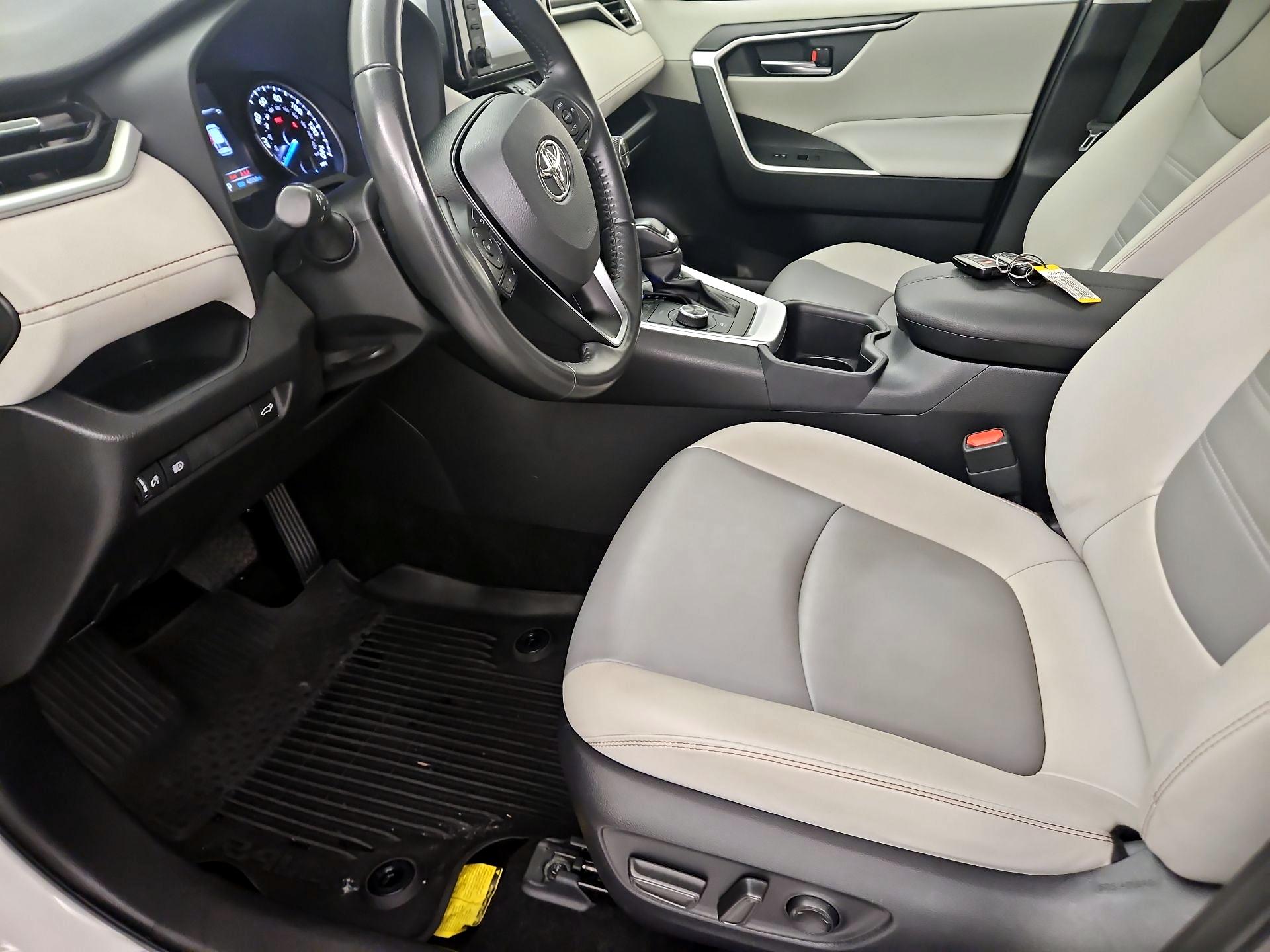 Thumbnail: 2022 Toyota RAV4 - 11