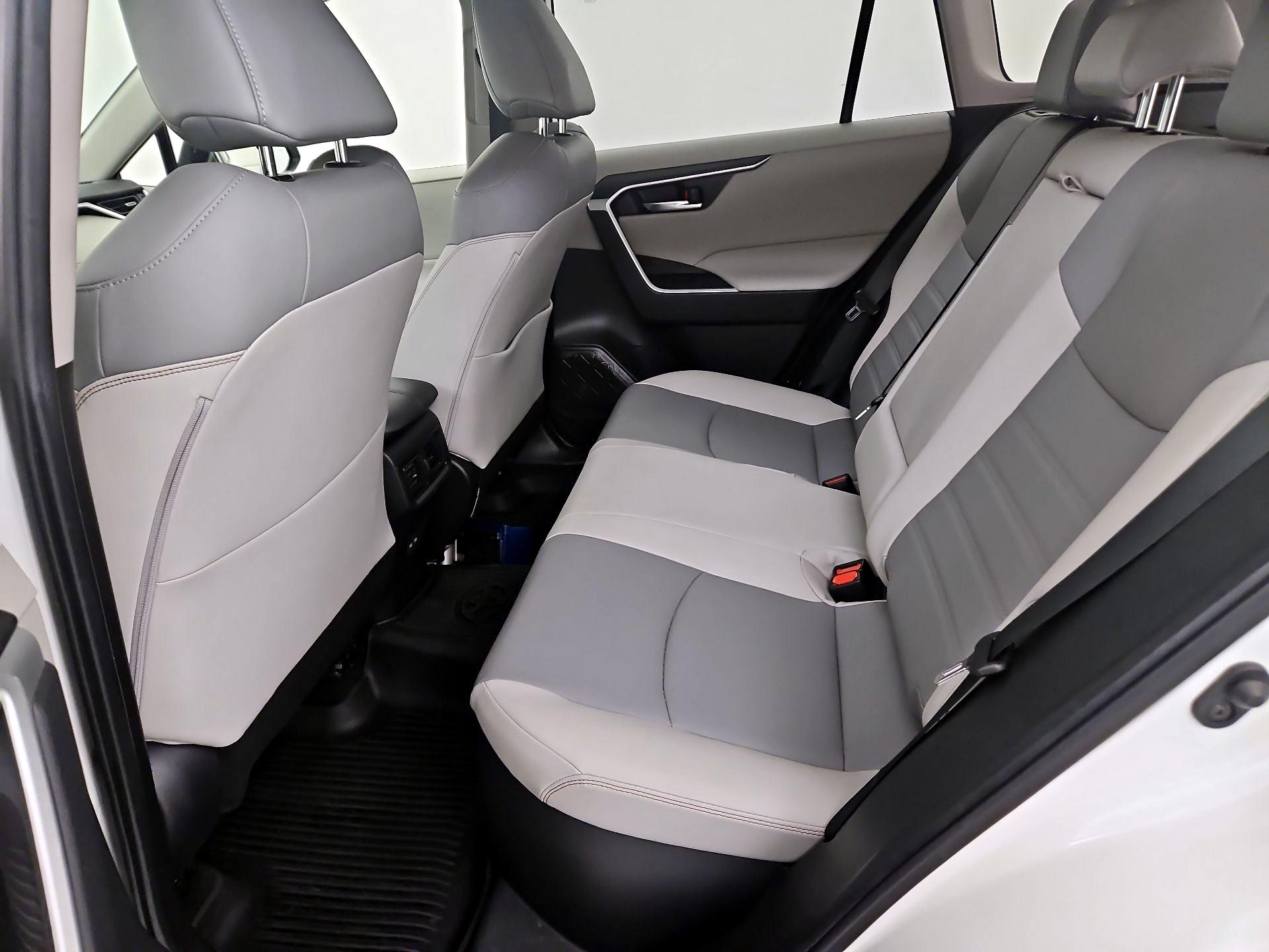 Thumbnail: 2022 Toyota RAV4 - 20