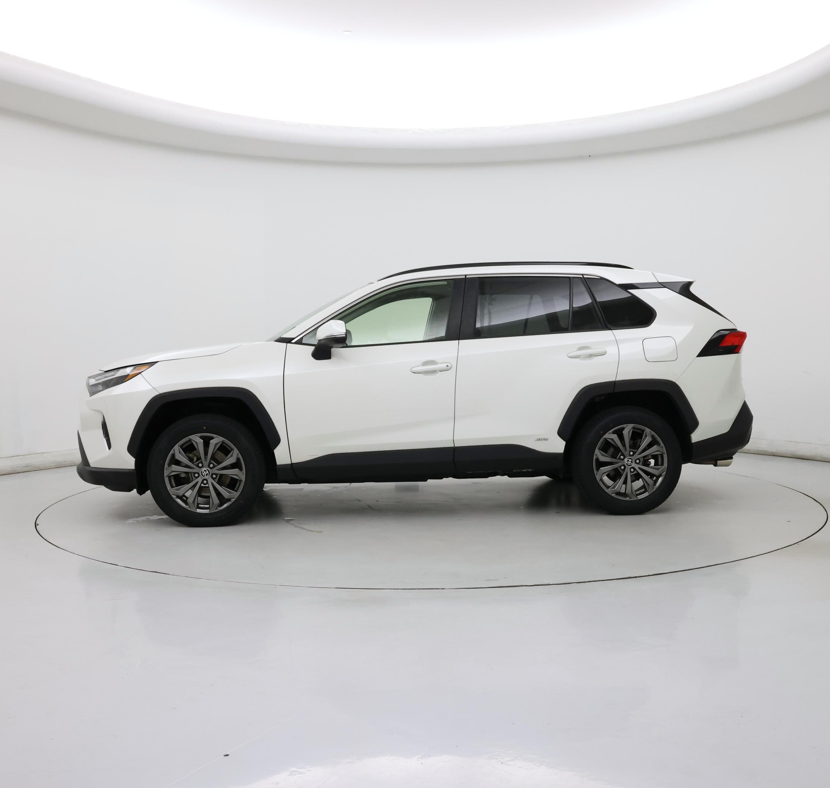 Thumbnail: 2022 Toyota RAV4 - 3