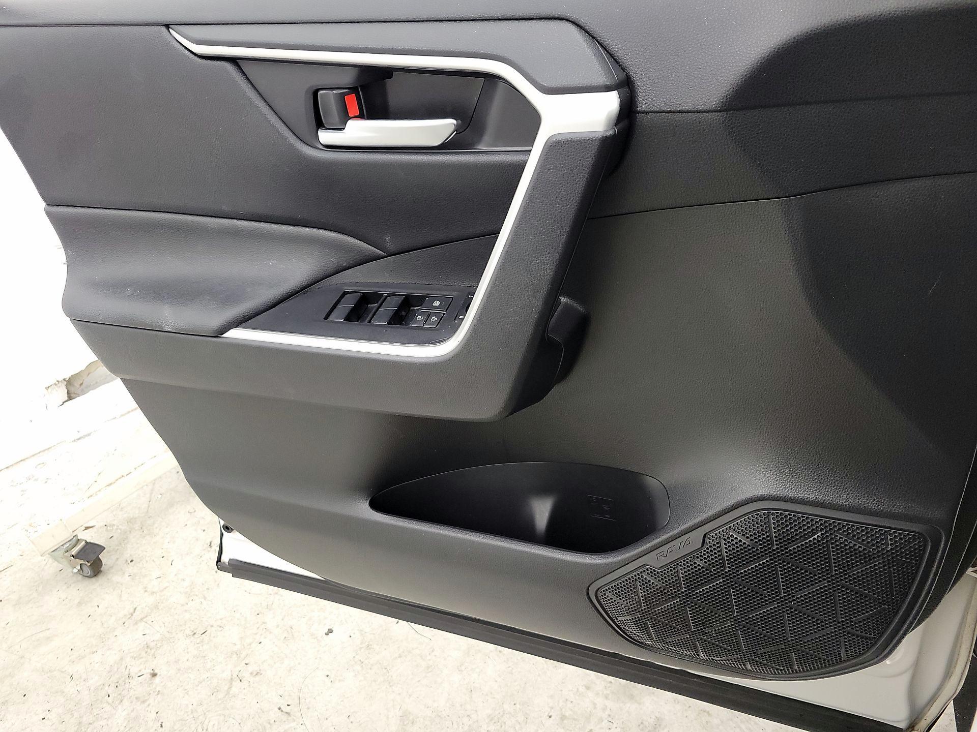 Thumbnail: 2019 Toyota RAV4 - 12