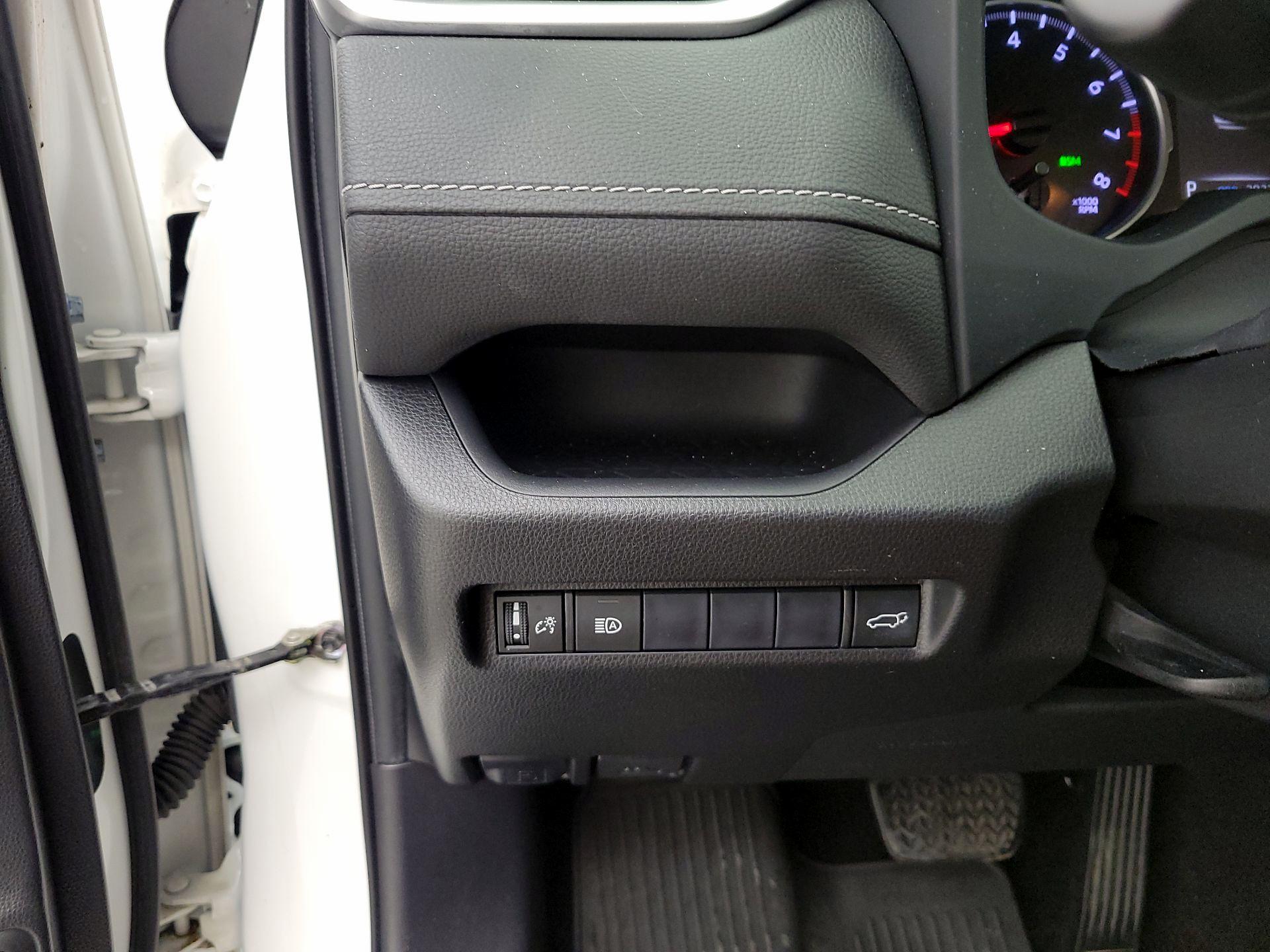 Thumbnail: 2019 Toyota RAV4 - 13