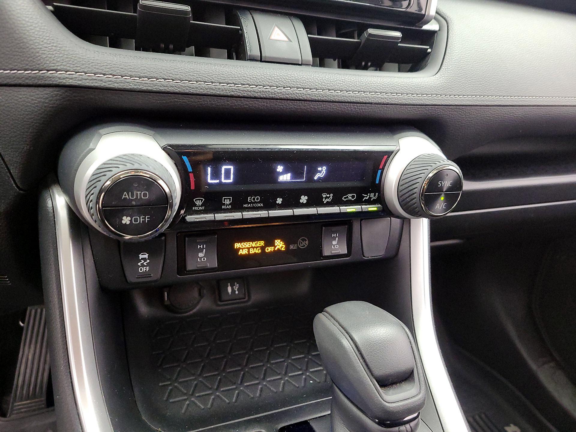 Thumbnail: 2019 Toyota RAV4 - 16