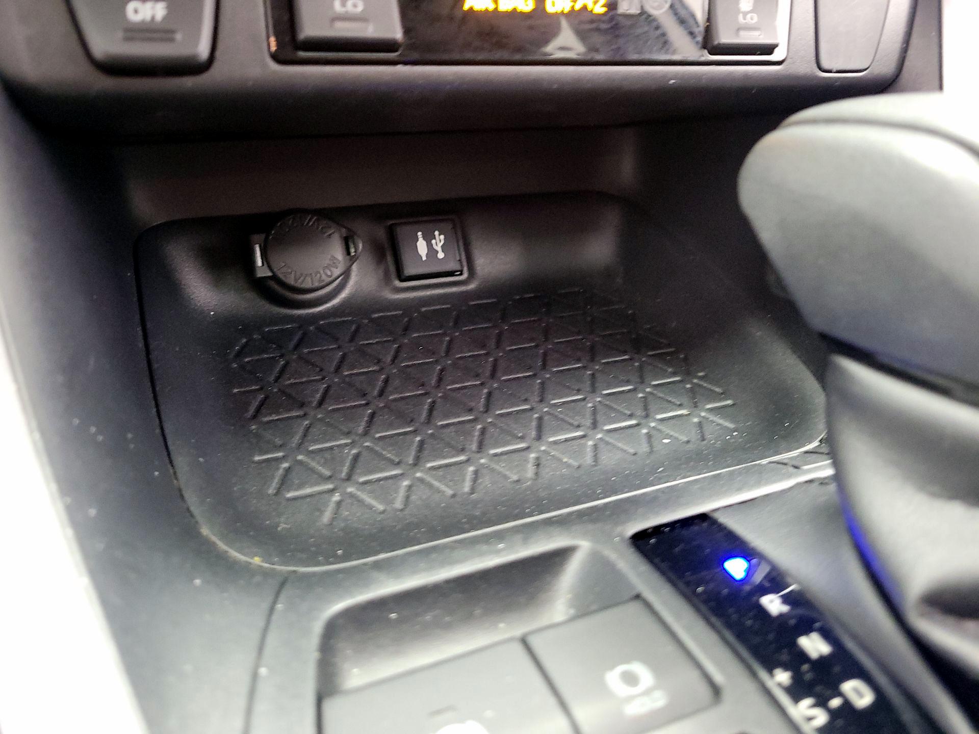 Thumbnail: 2019 Toyota RAV4 - 18