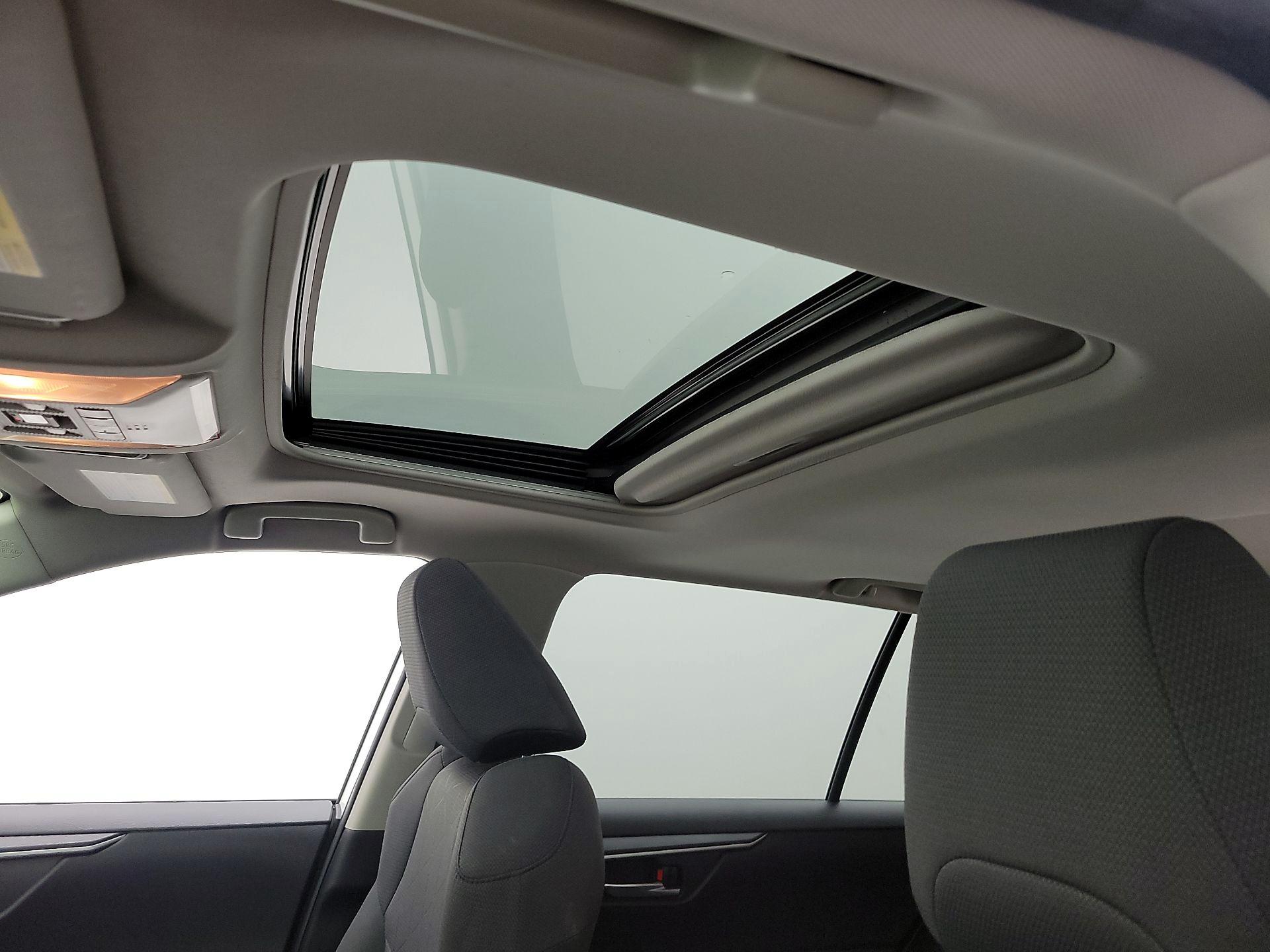 Thumbnail: 2019 Toyota RAV4 - 19