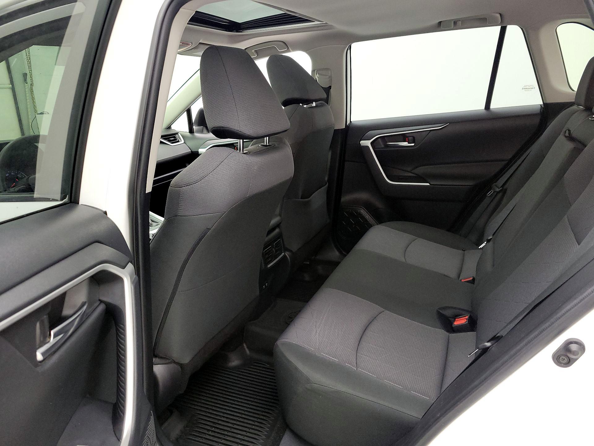Thumbnail: 2019 Toyota RAV4 - 20